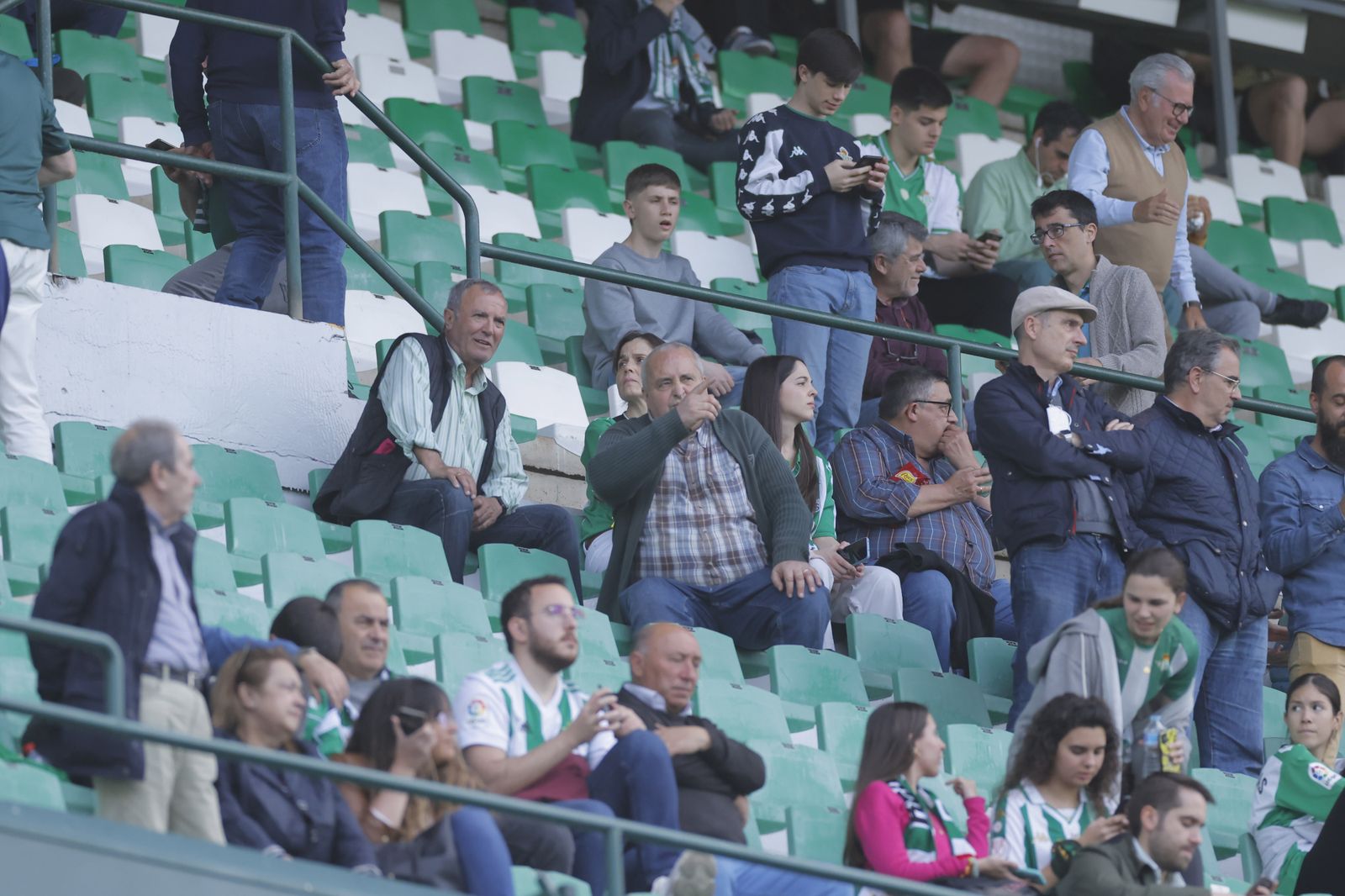 Búscate en las fotos del Betis-Manchester