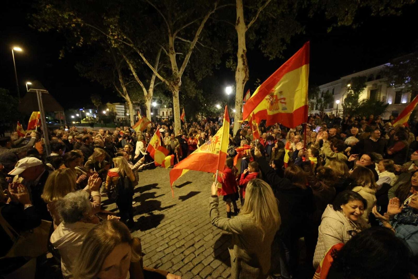 Concentración ante la sede del PSOE en Jerez para protestar contra la amnistía