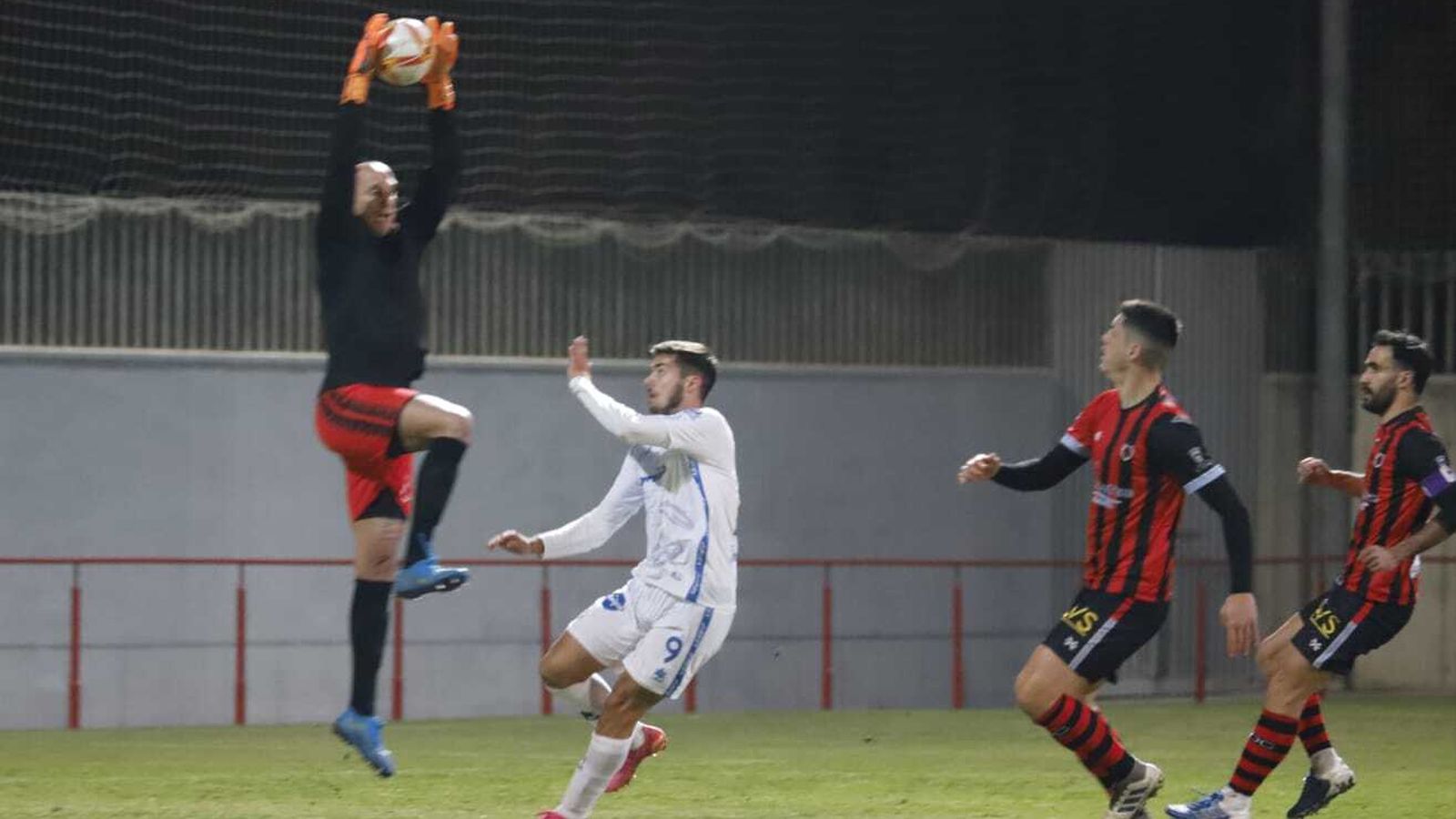 Nauzet  cometió un claro penalti sobre Óscar en los primeros minutos de la segunda mitad.