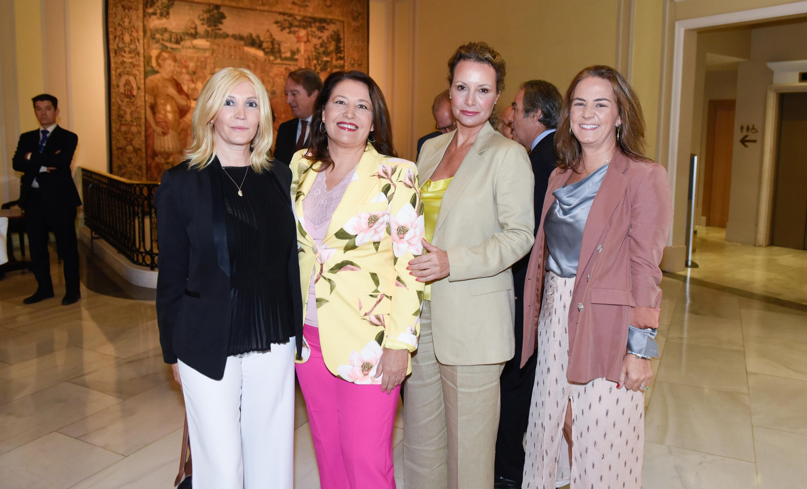 Los invitados al Foro Joly con Juanma Moreno en Madrid, en imágenes