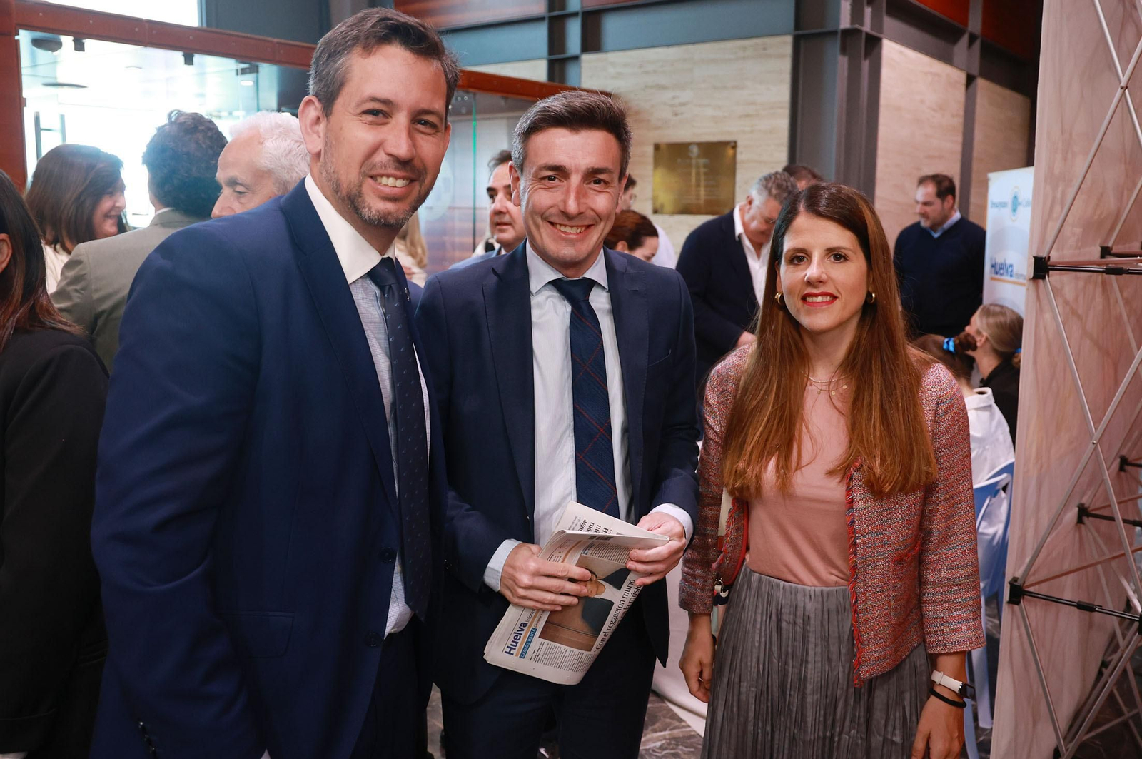 Imágenes del desayuno-coloquio de Huelva Información sobre 'Las energías claves para el hidrógeno verde: eólica y fotovoltaica'