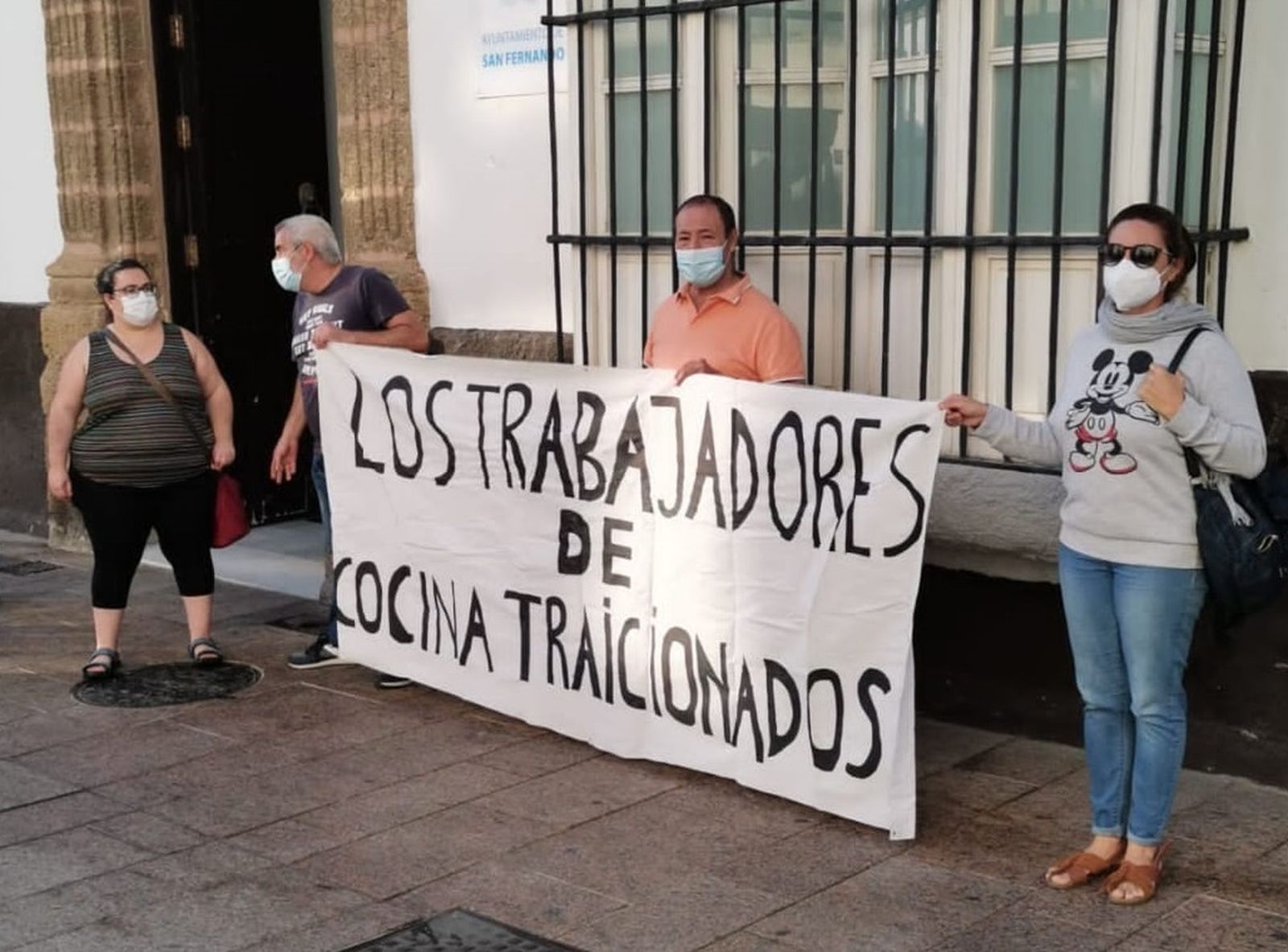 Concentración de antiguos trabajadores del comedor del acuartelamiento en Alcaldía.