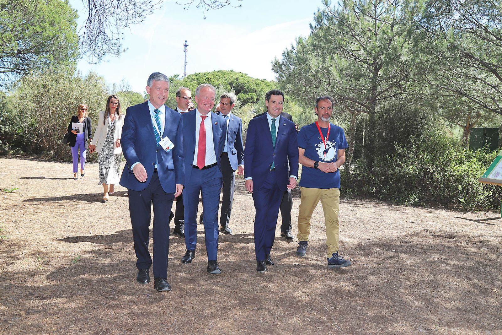 El presidente de la Junta de Andalucía Juanma Moreno visita la Laguna Primera de Palos (Huelva)