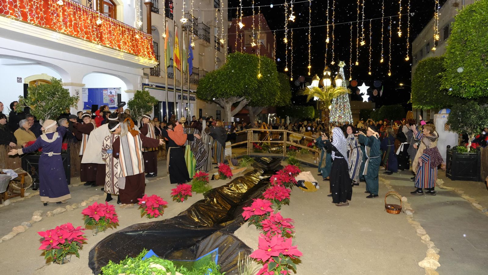 El Belén viviente de Gádor abarrota de público la plaza del pueblo, en imágenes