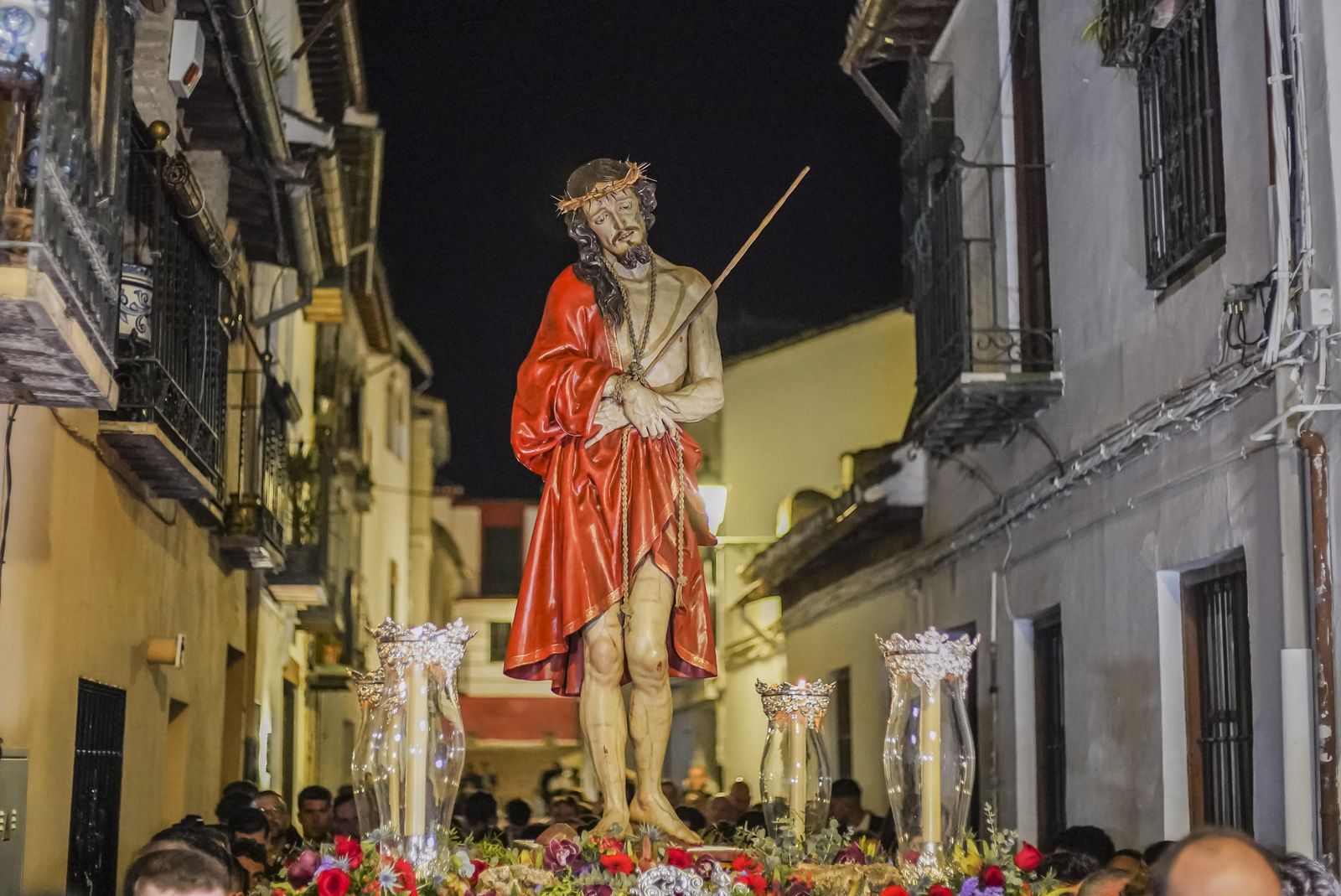 El Señor de la Sentencia, en vía crucis, a los pies de la Alhambra