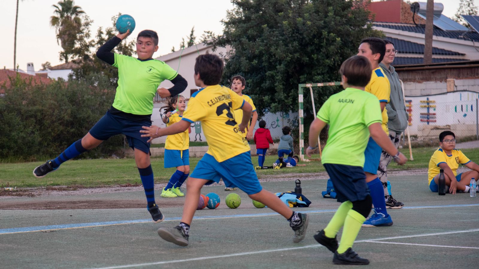 La fotos de los Juegos Municipales de Balonmano en el colegio Los Pinos