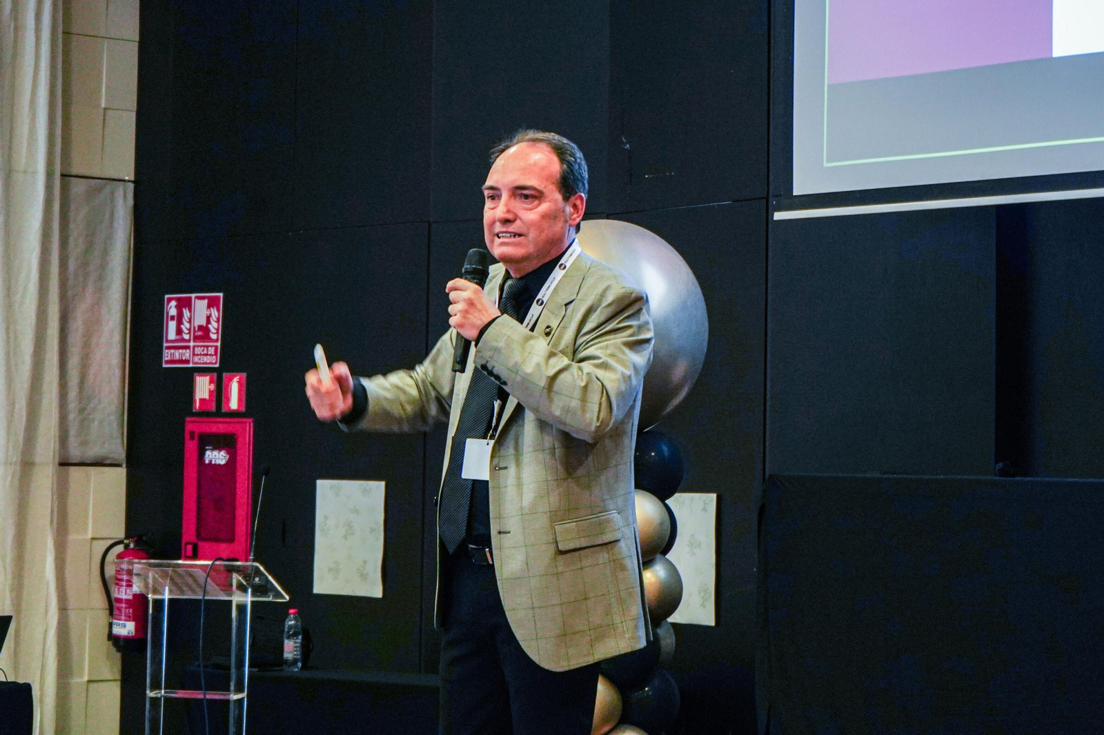 El director del Grupo Ilusiona, José Manuel Caracuel durante su discurso el pasado jueves en la presentación de Realty One Group Ilusiona. El director del Grupo Ilusiona, José Manuel Caracuel durante su discurso el pasado jueves en la presentación de Realty One Group Ilusiona.