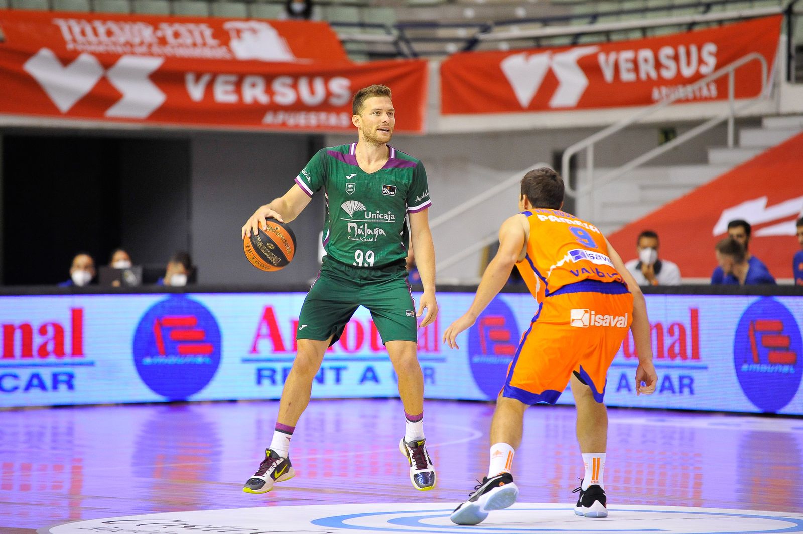 El Unicaja-Valencia Básket, en fotos