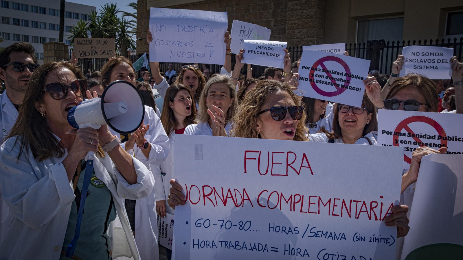Las imágenes de la jornada de huelga de médicos en Cádiz
