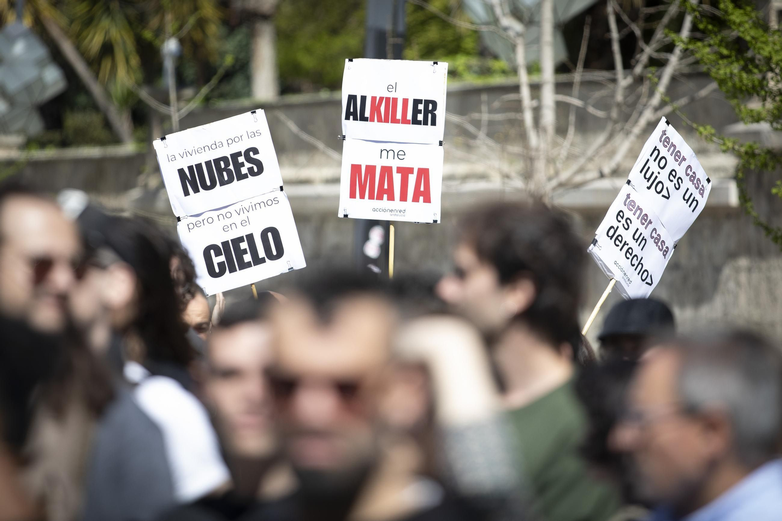 Todas las imágenes de la manifestación contra "el negocio de la vivienda" en Granada