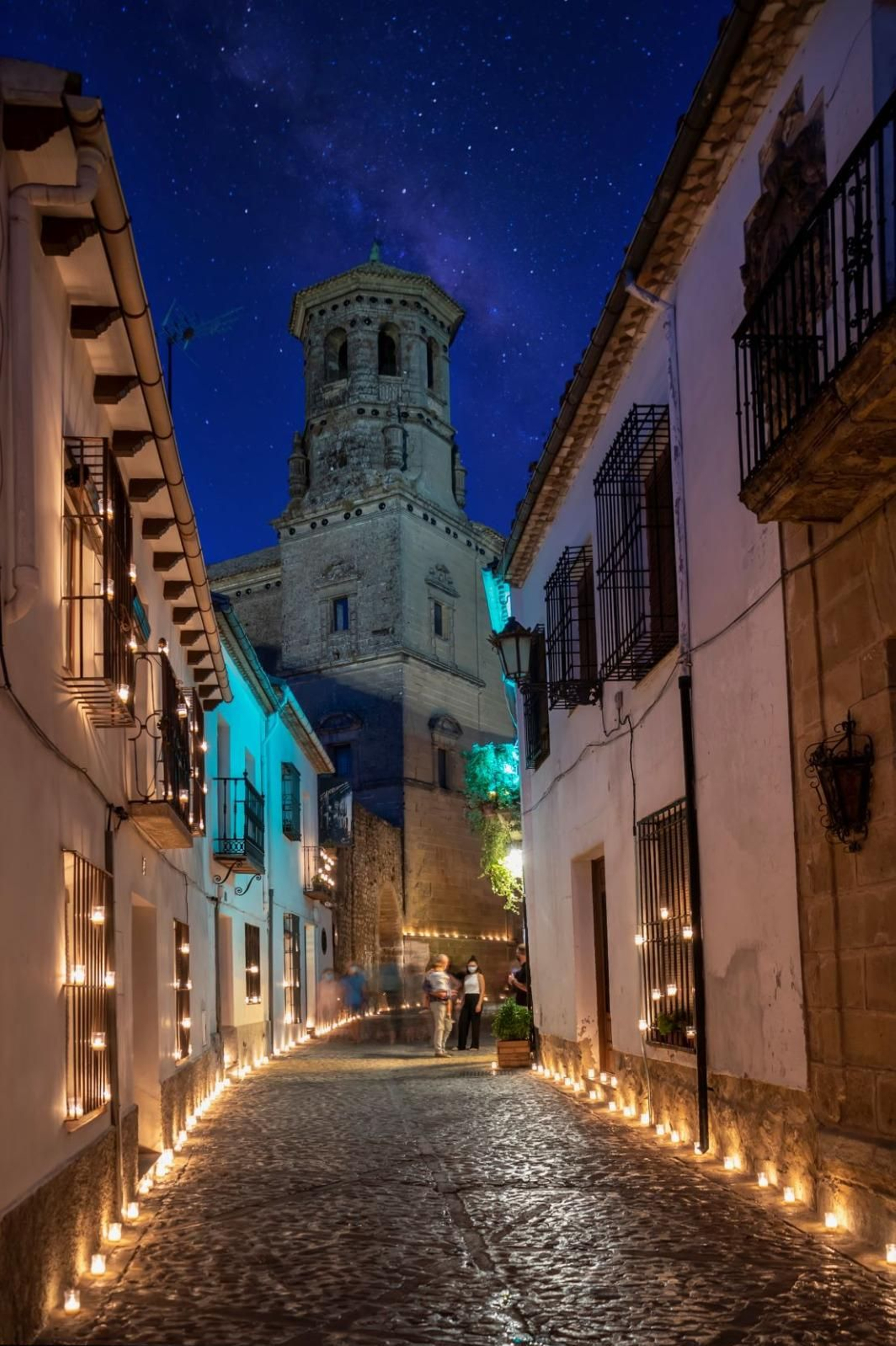 Ver Baeza a la luz de las velas es toda una experiencia que puedes disfrutar una vez al año.