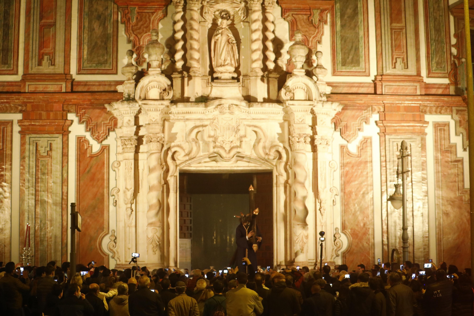 El vía crucis del Señor del Soberano Poder de Córdoba, en imágenes