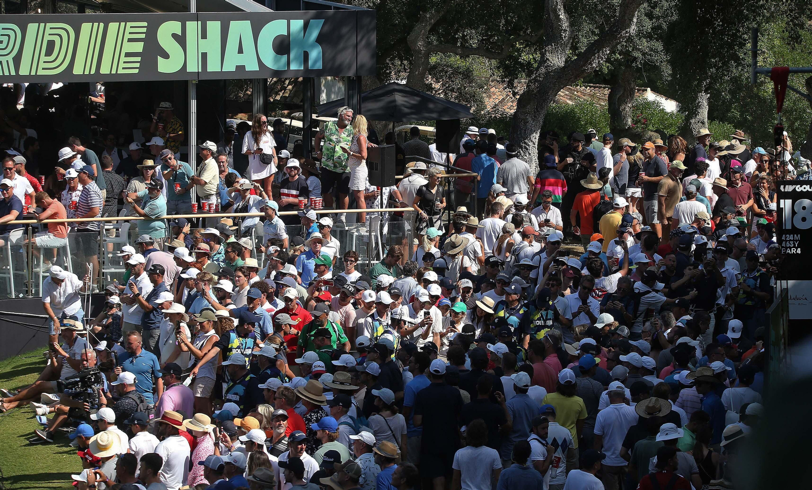 Ambiente durante la  jornada final del LIV Golf Andalucía 2023 en Valderrama