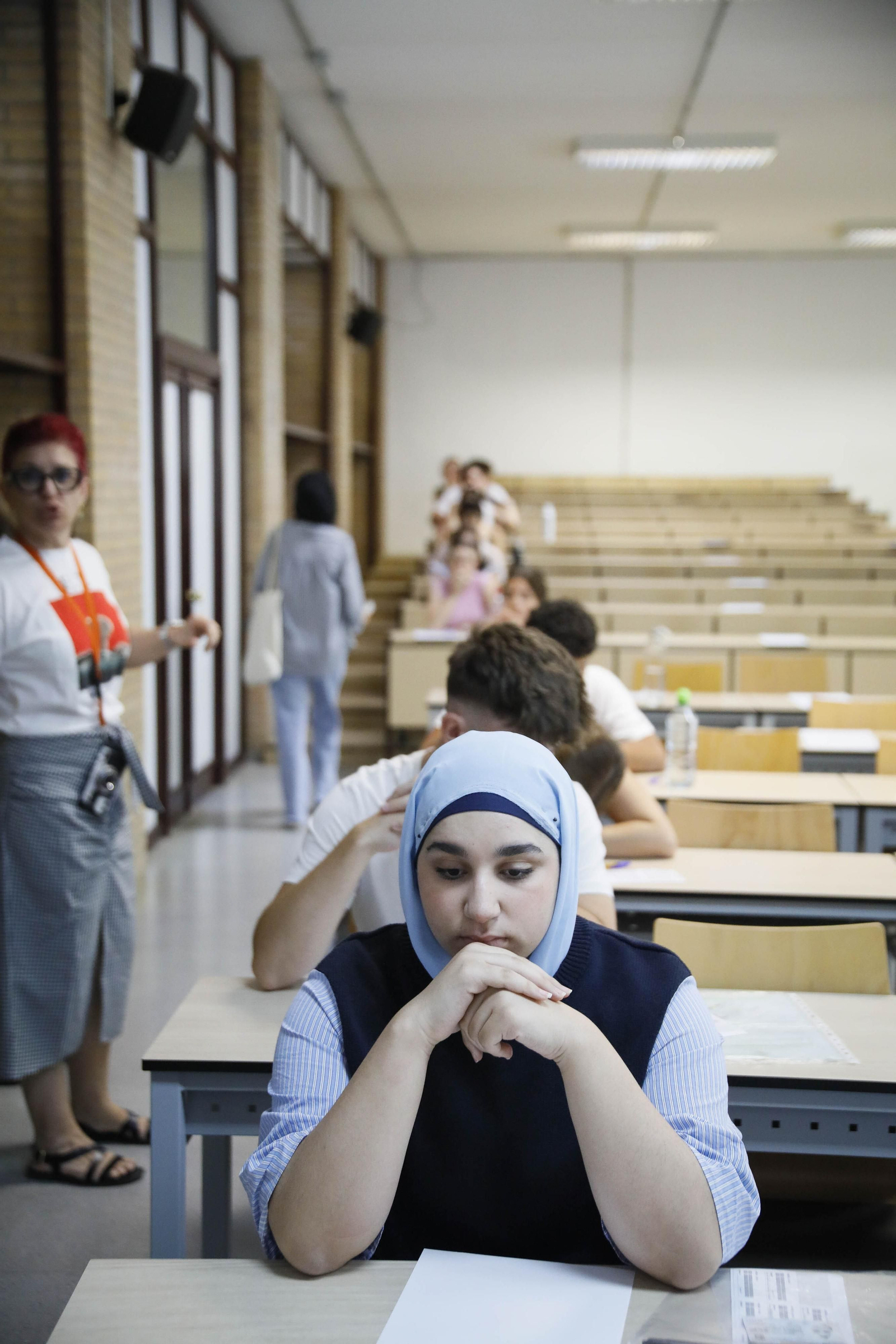 Imágenes de la evaluación para el acceso al sistema universitario (PEvAU)