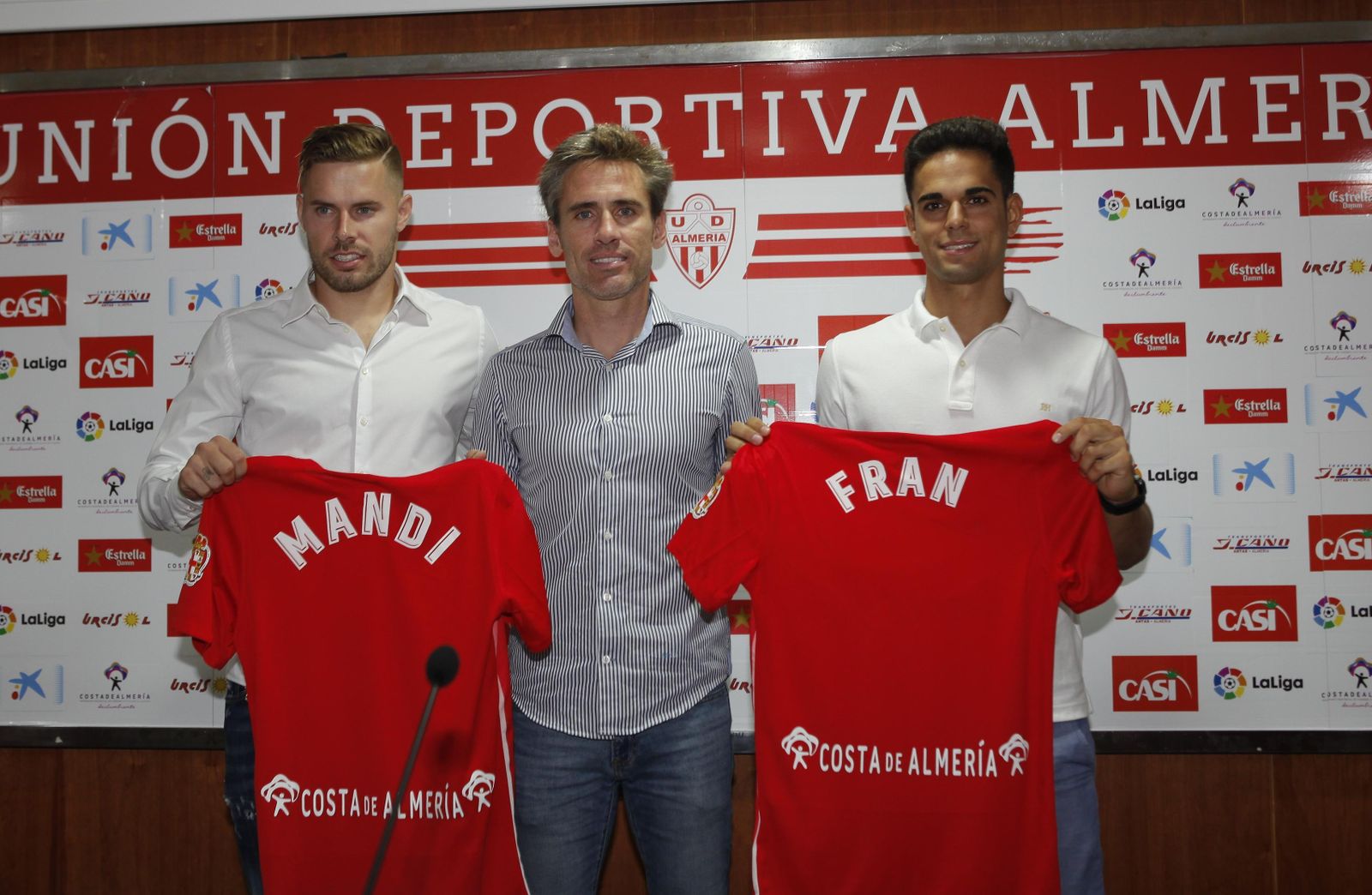 Mandi y Fran, con Corona.