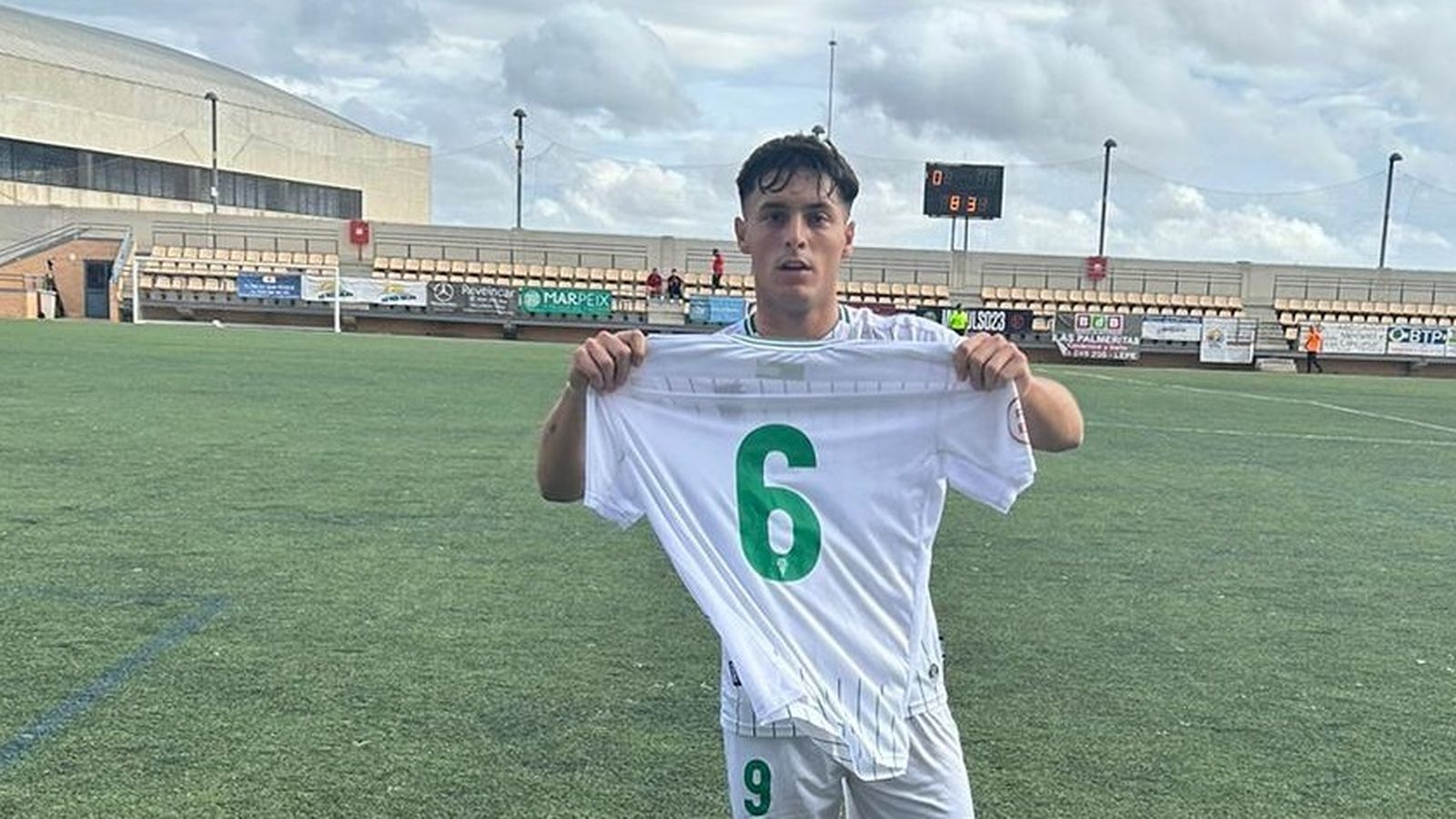 Joaquín dedica el primero de los dos goles anotados a Christian Delgado.