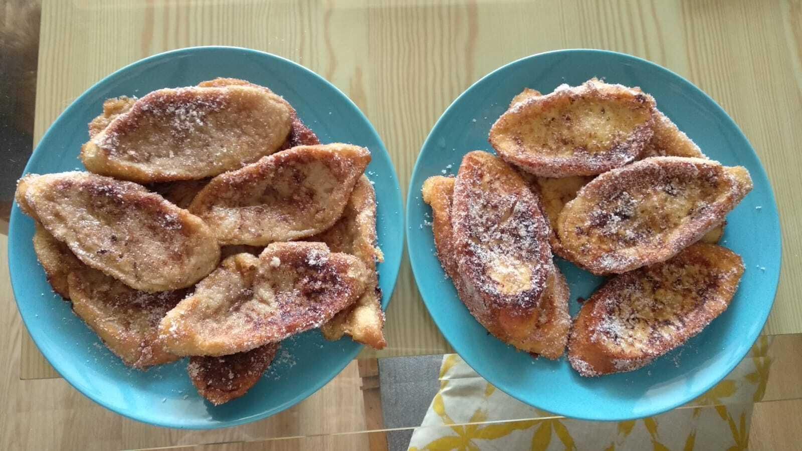 Torrijas clásicas y torrijas veganas.