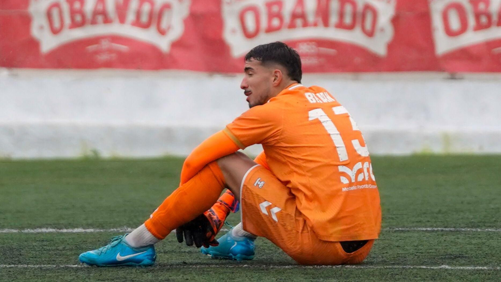 El debutante Brian Mahugo,  frustrado tras consumarse el empate de la Balona en Utrera