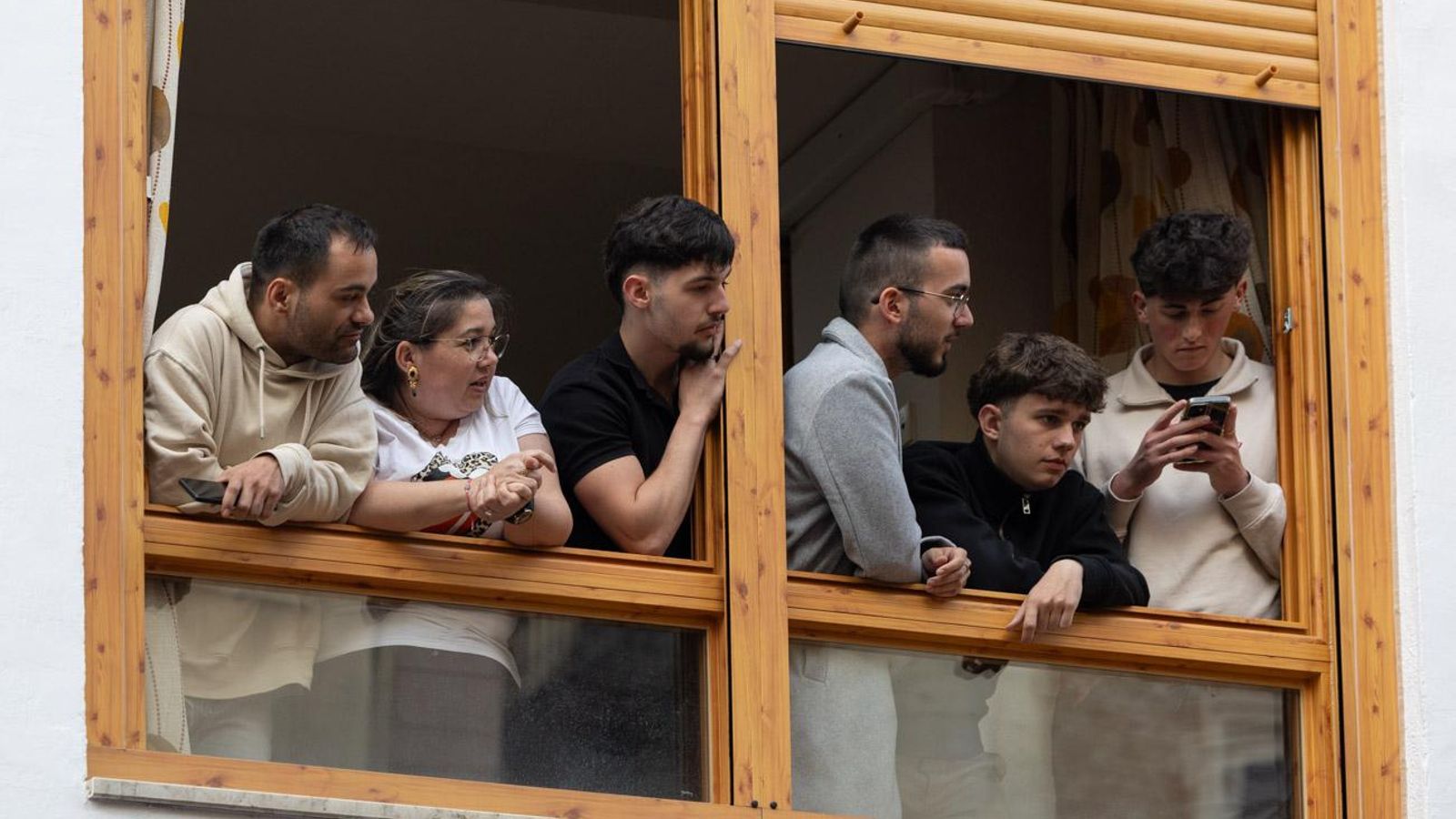 Los cofrades se rinden ante los grandes pasos de misterio del Lunes Santo