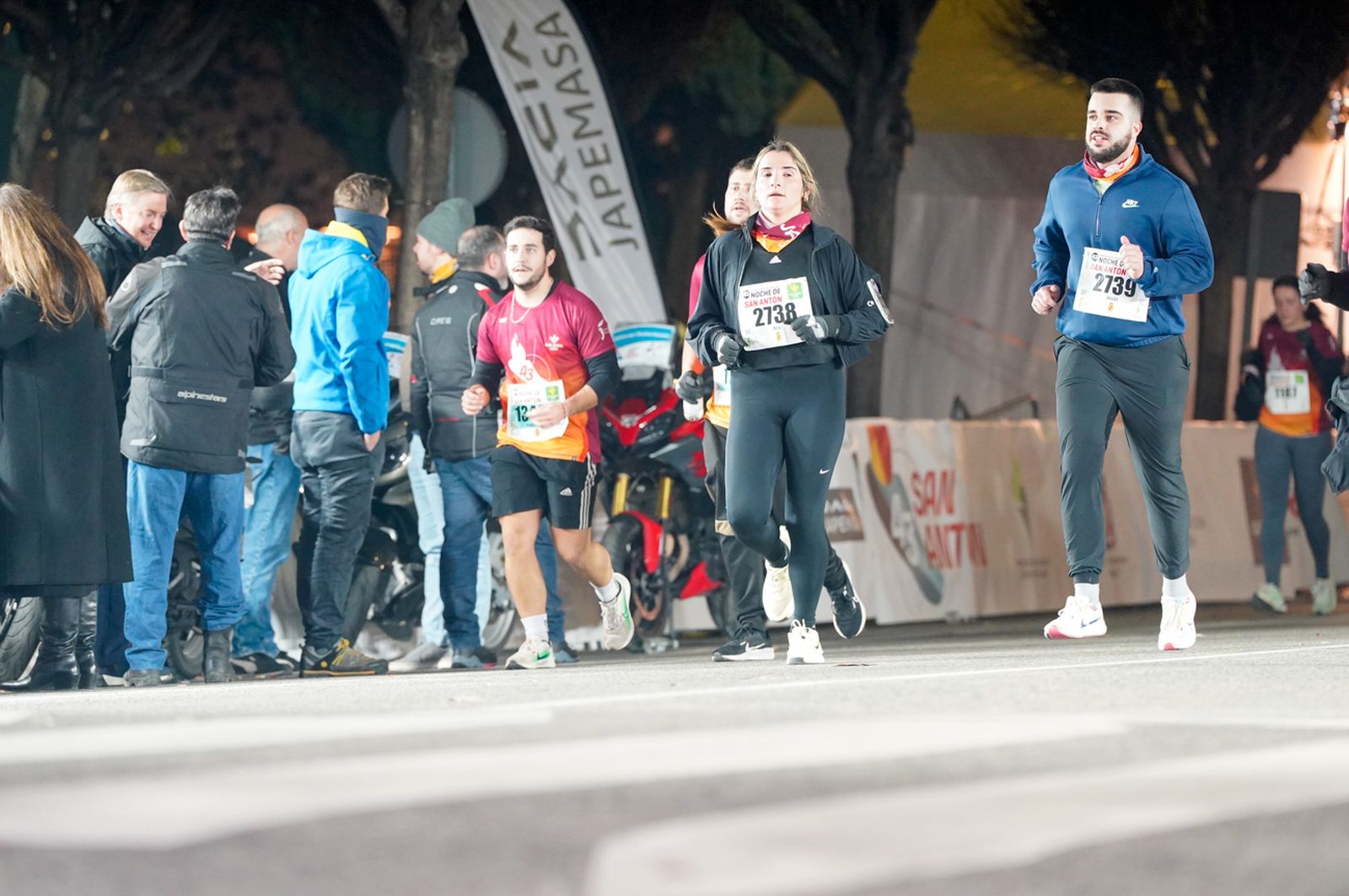 En imágenes: búscate en tu llegada a meta de la Carrera de San Antón 2026 (4)