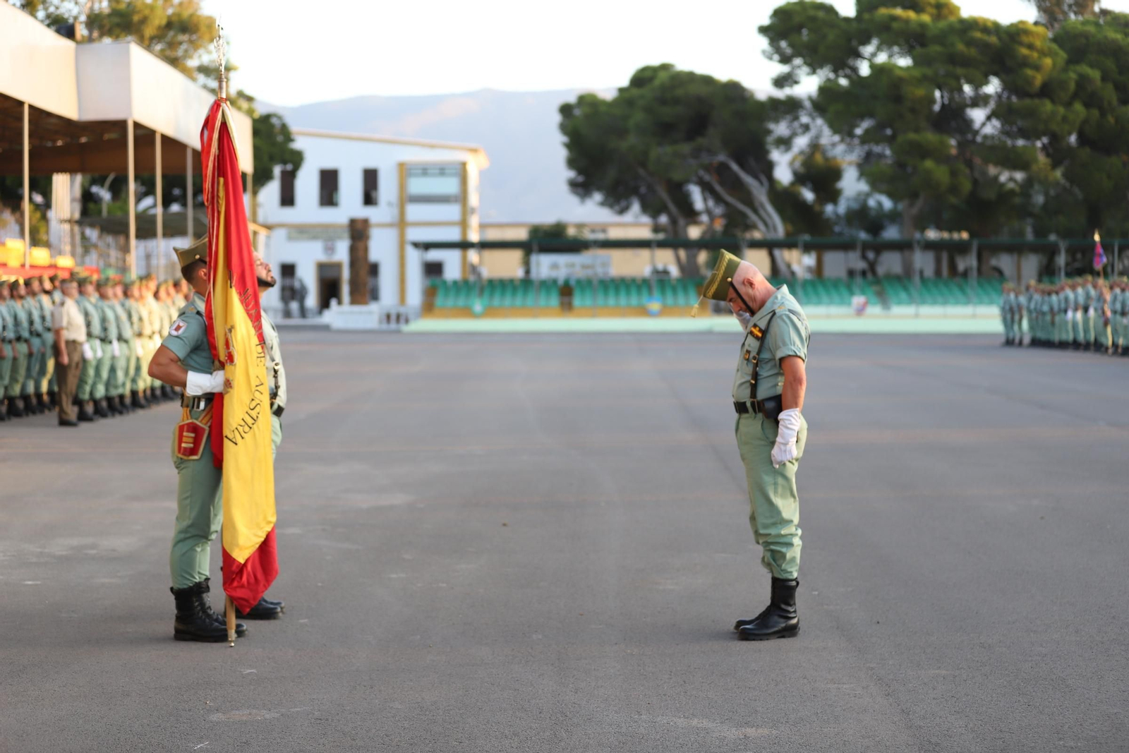 Las imágenes de la despedida del general Melchor Marín de la Brigada Rey Alfonso XIII de La Legión