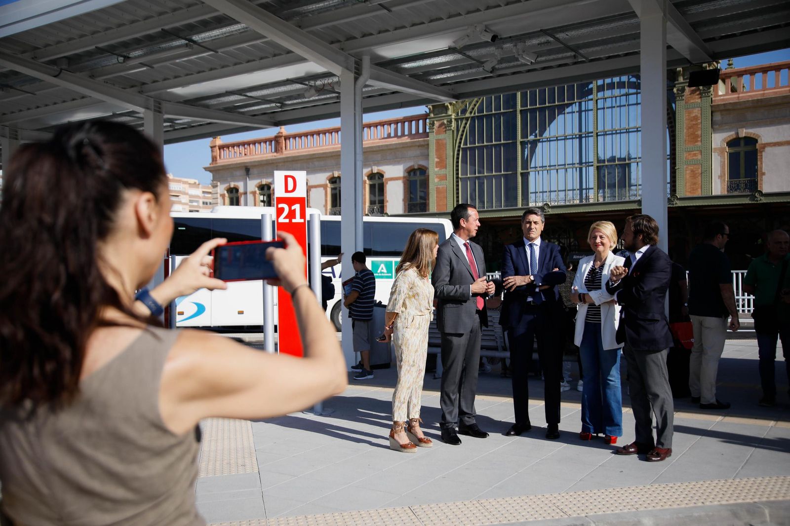 El delegado del Gobierno, Pedro Fernández, visita la estación histórica de Renfe en Almería, en imágenes