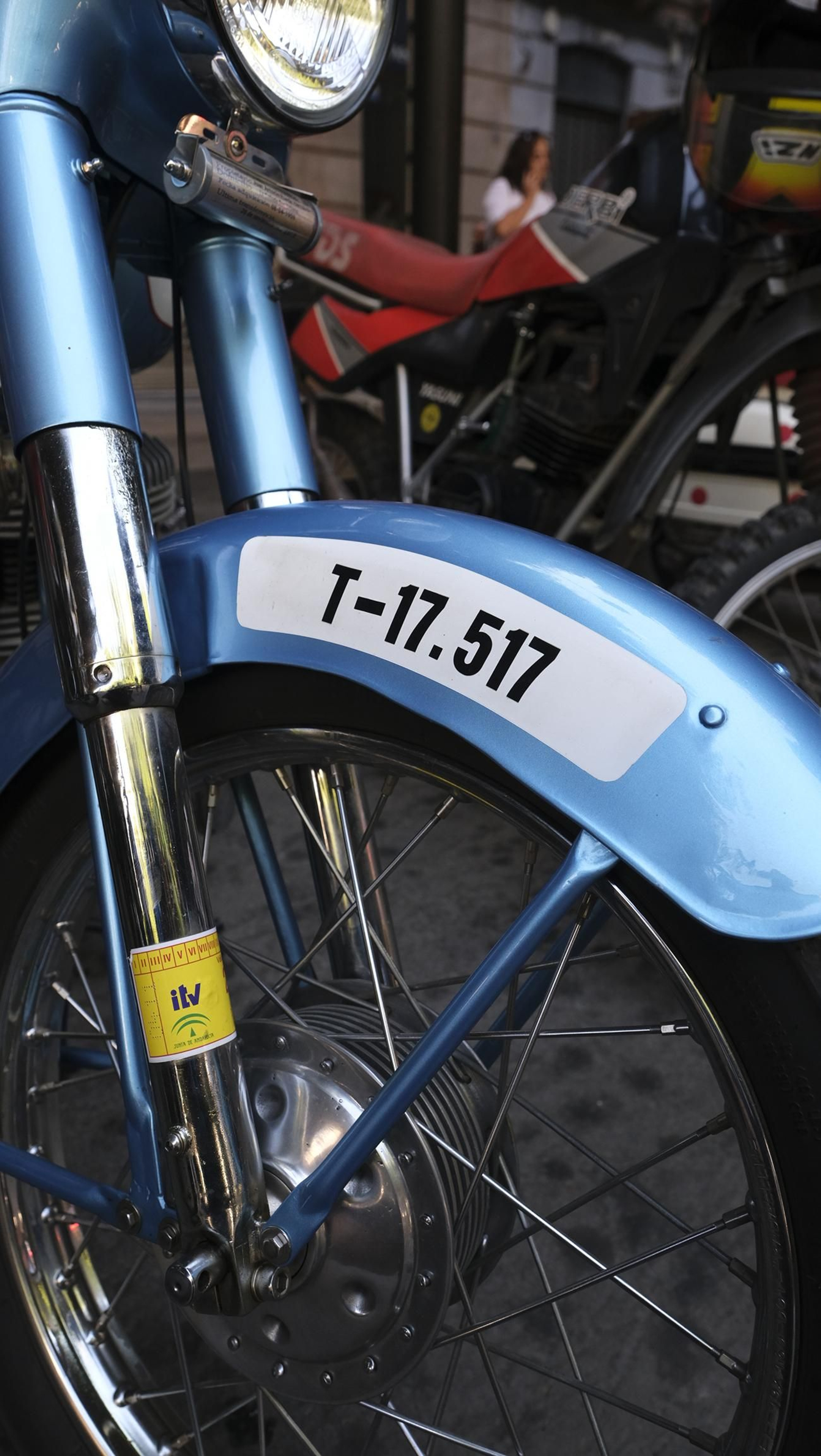 Las motos antiguas dan brillo a la Feria de Almería