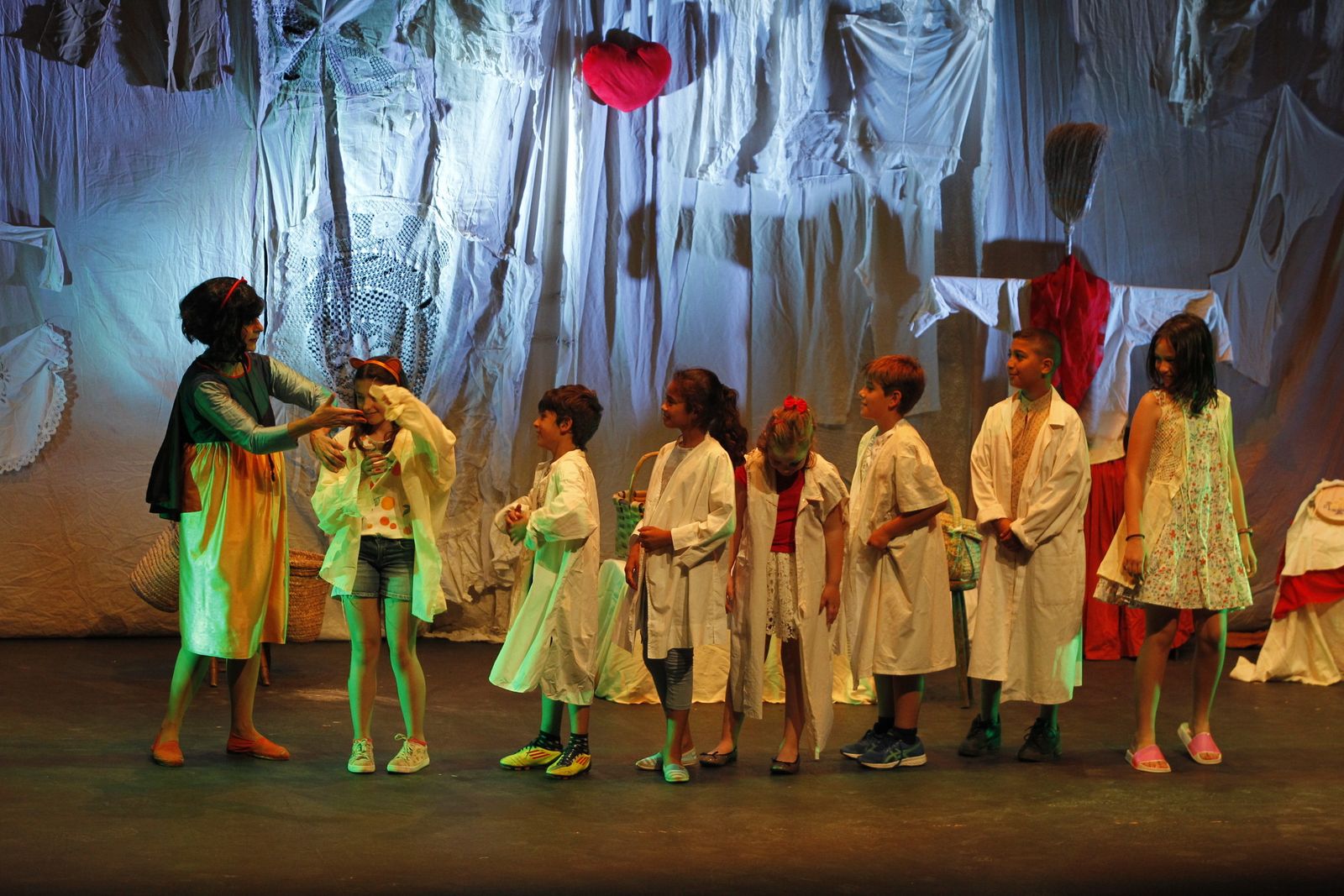 Fotogalería Festival Teatro El Ejido. Obra "El Desván de los Hermanos Grim"