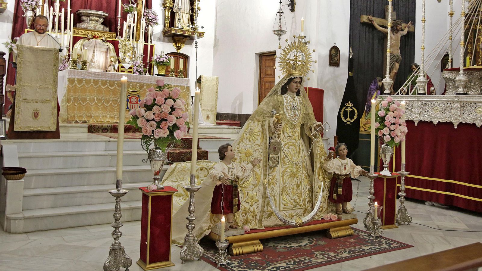 La Virgen de la Merced, en el besamano de estos días antes de su subida al paso para la procesión de este domingo