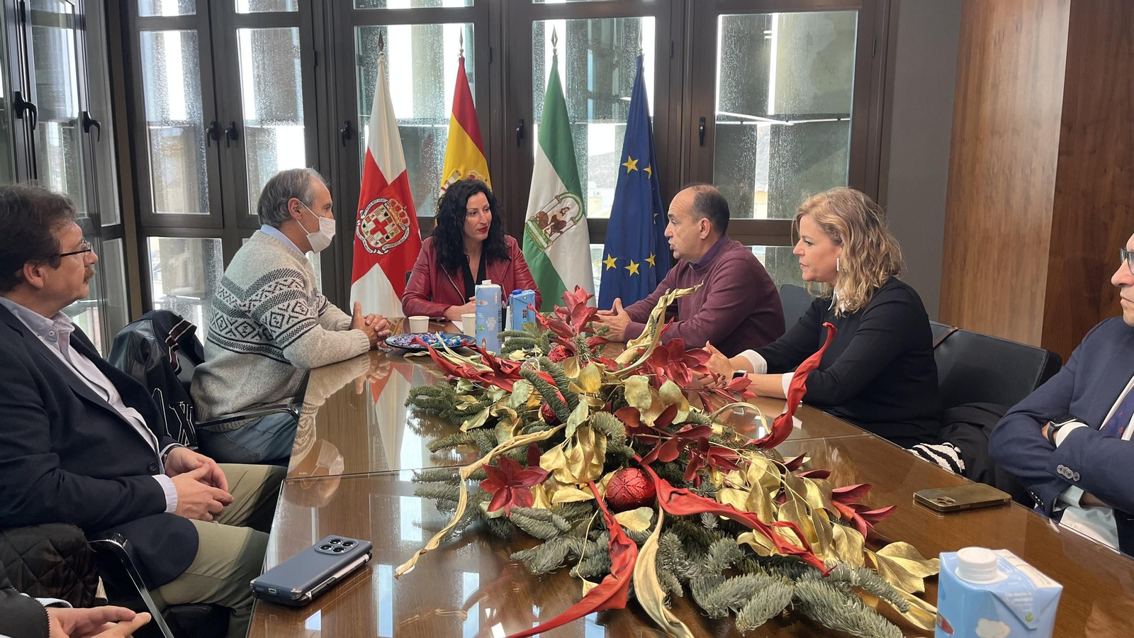 La alcaldesa y el concejar de Deportes durante la recepción a la dirctiva del club ahorrador.