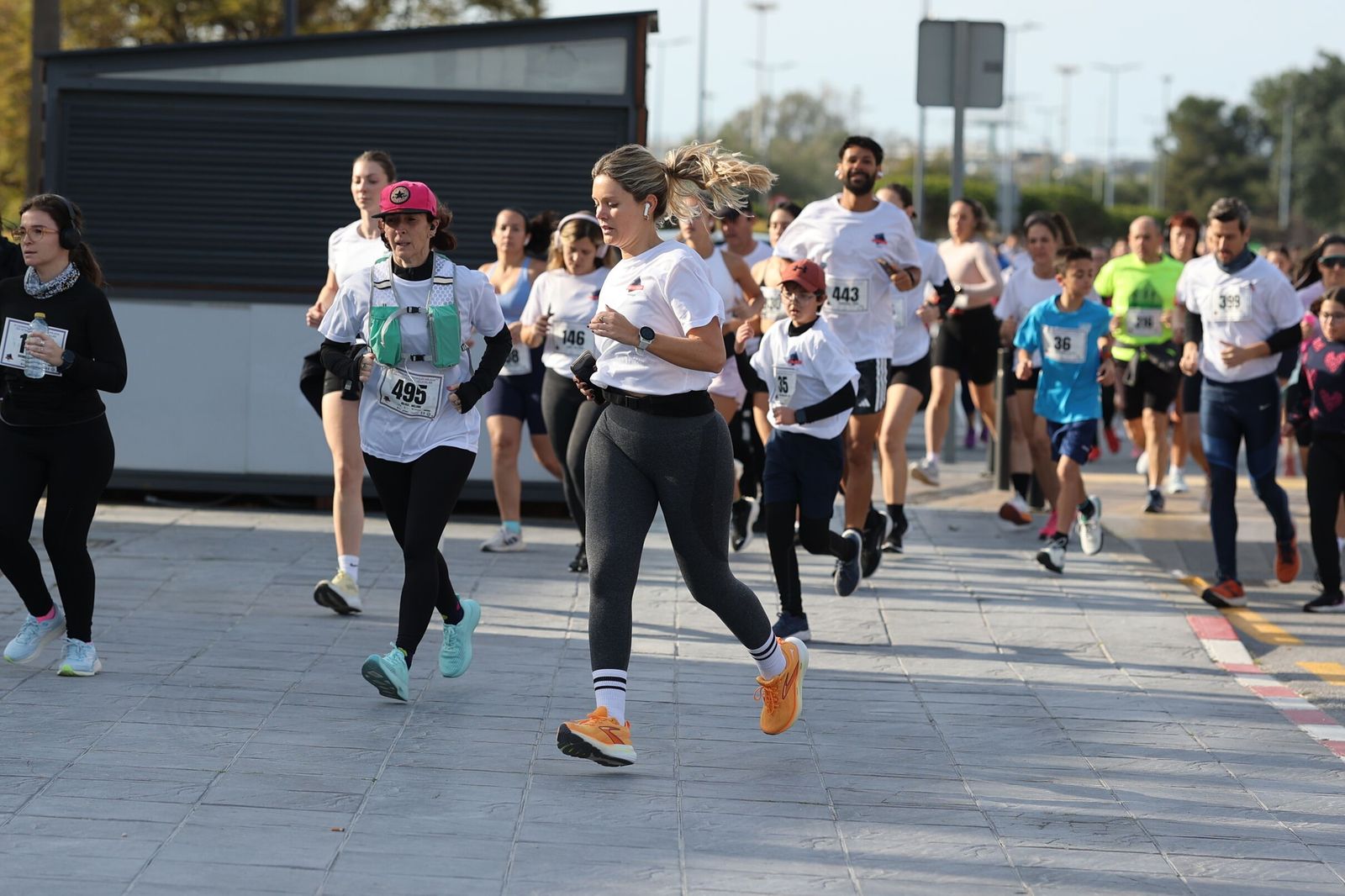 La Carrera Solidaria por el Día de la Mujer McArthurGlen, en fotos