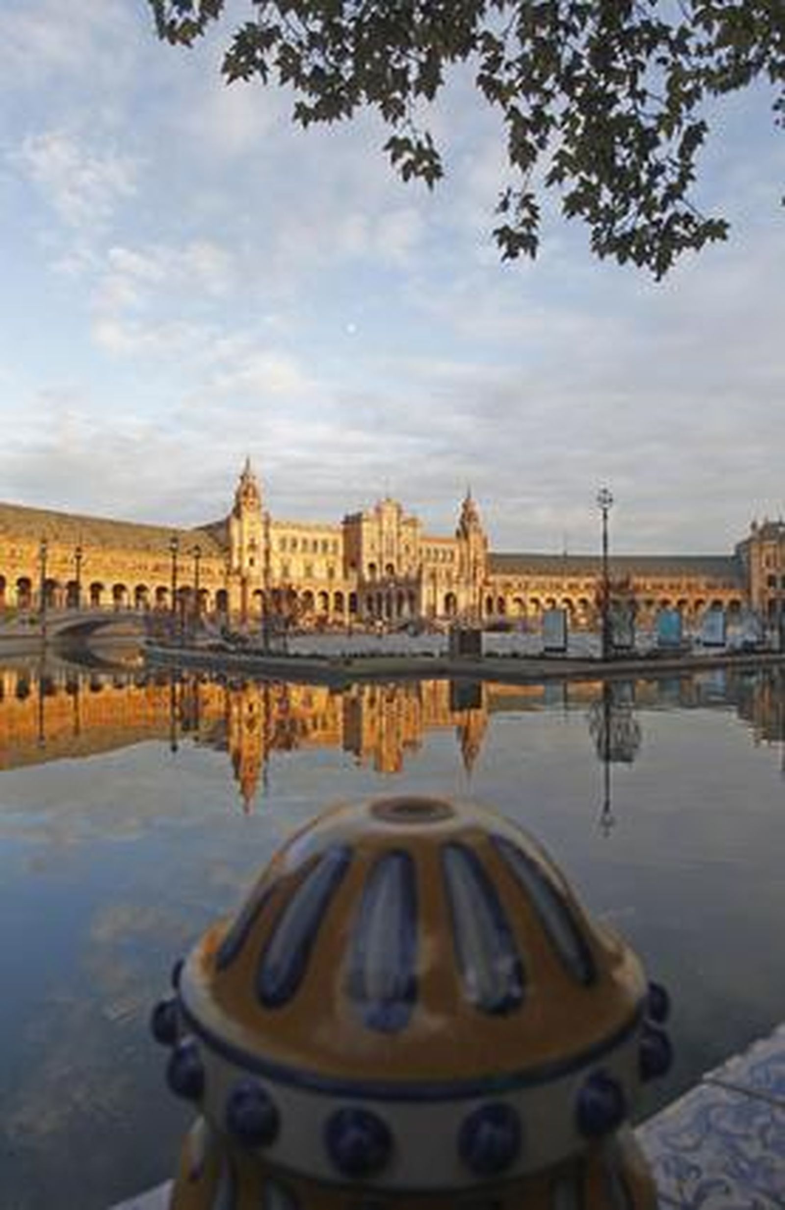 Estado de la Plaza España tras un mes de su inauguración. 

Foto: Antonio Pizarro