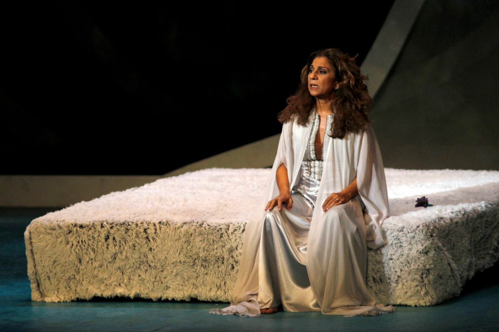 Lolita, en una escena de la 'Fedra' de Paco Bezerra.