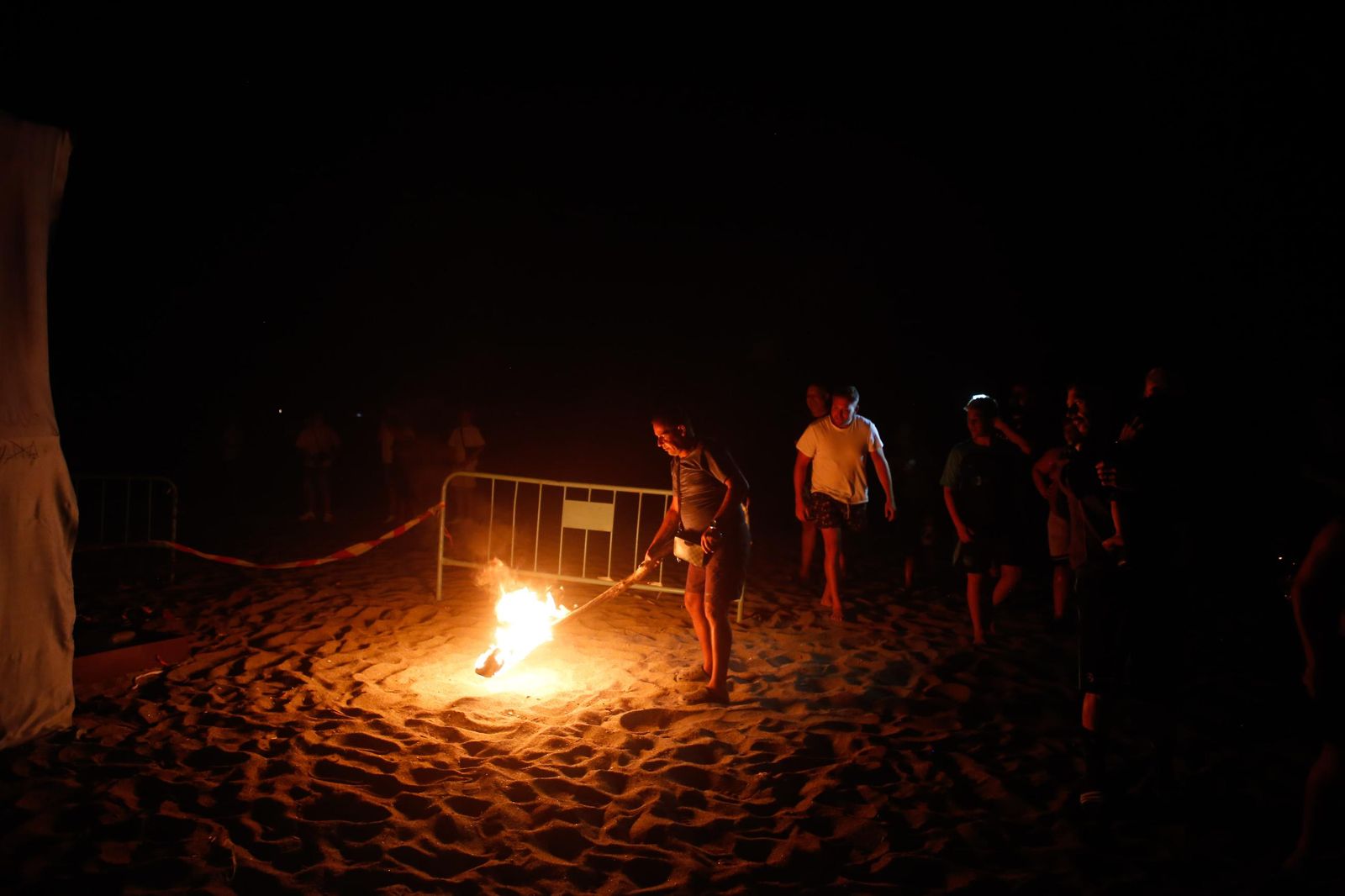Fotos de la noche de San Juan en las playas de La Línea.