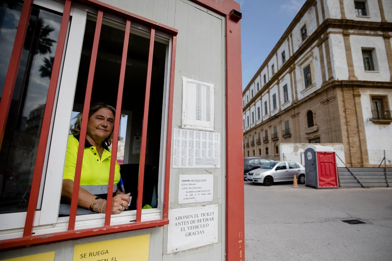 Pepi Rodríguez, en la garita del Parking Valcárcel.
