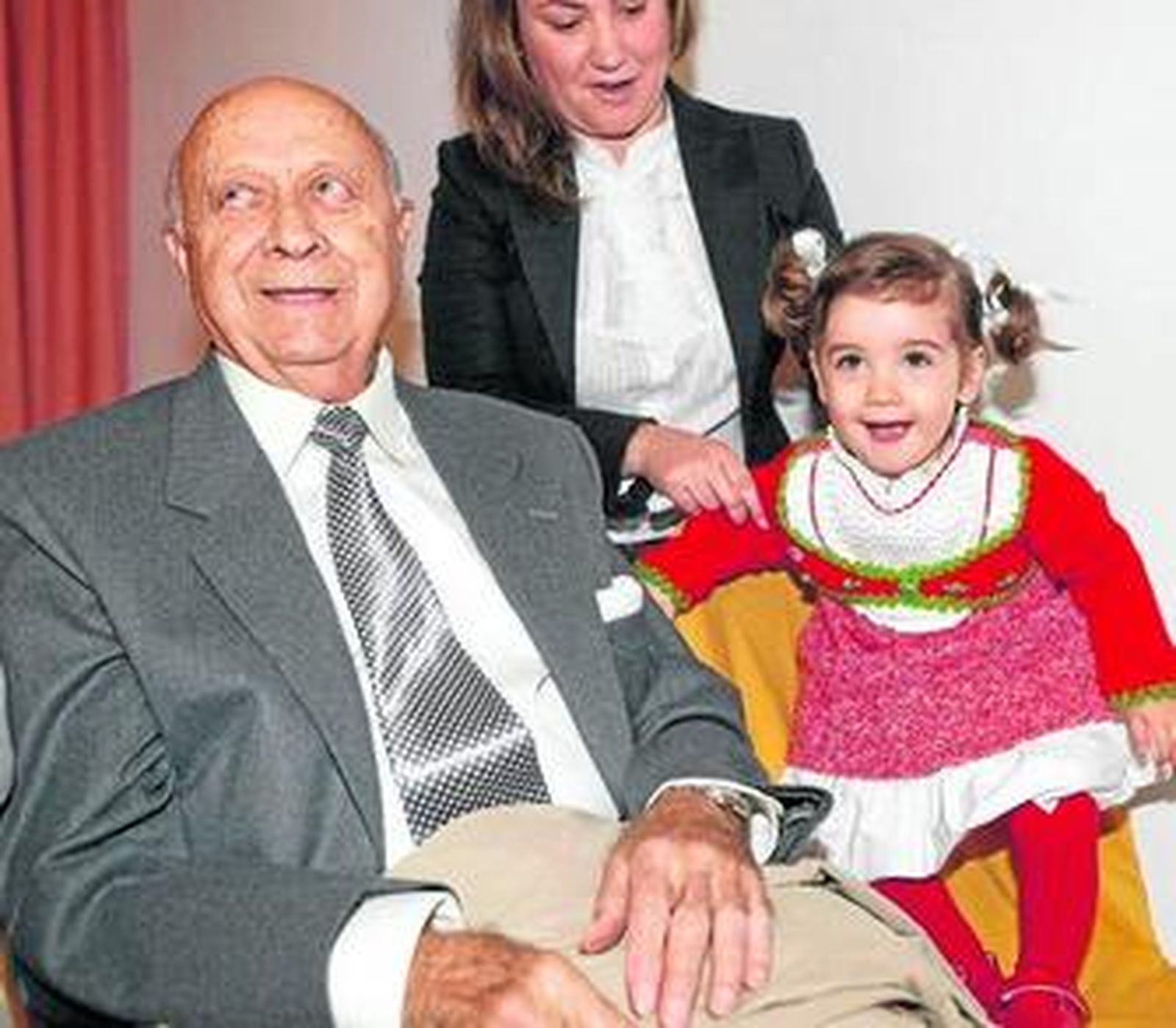 El primer socio de Cruz Roja en la Costa y la más joven.