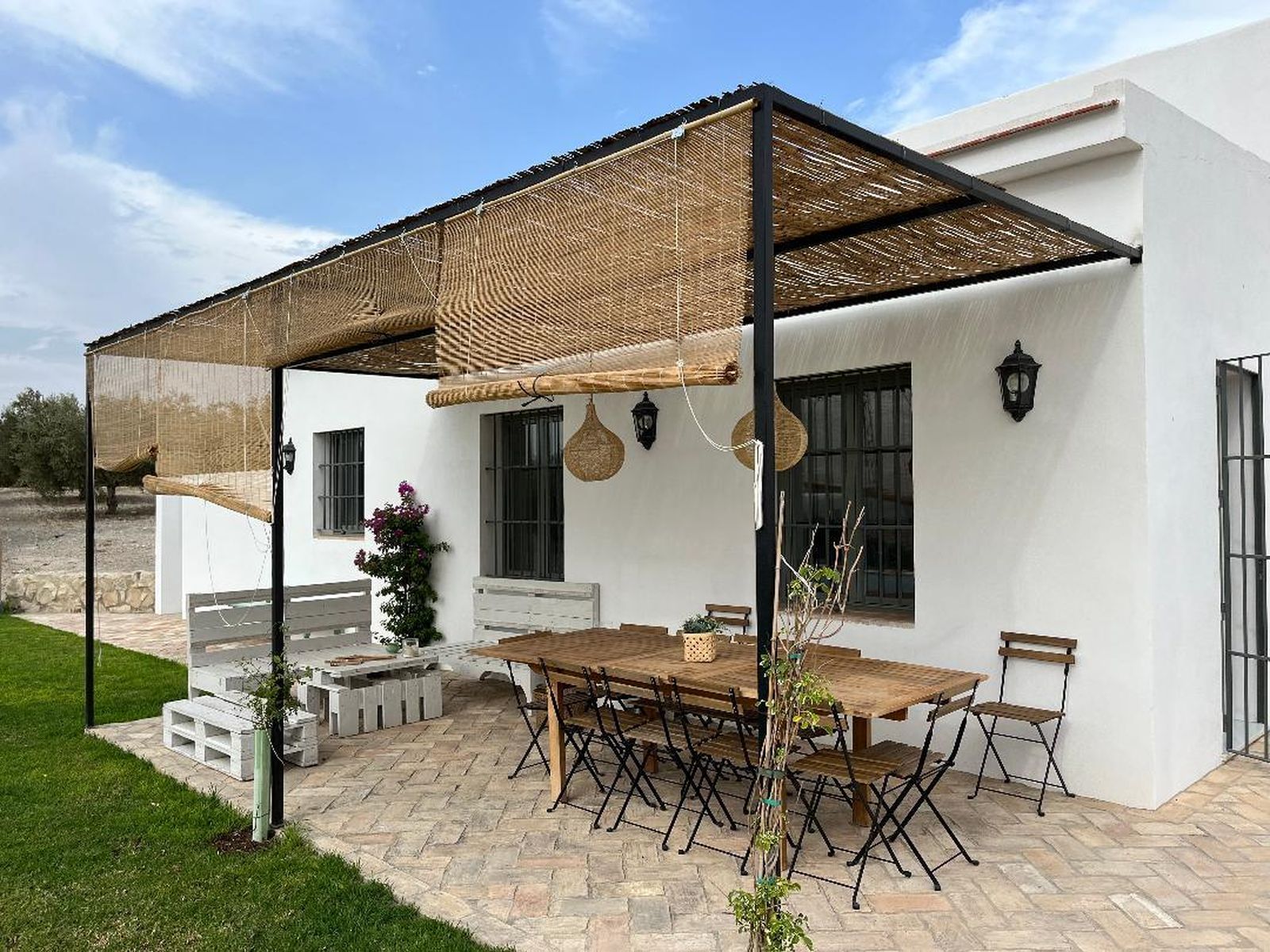 Las imágenes de un histórico cortijo en territorio de viñas y mostos