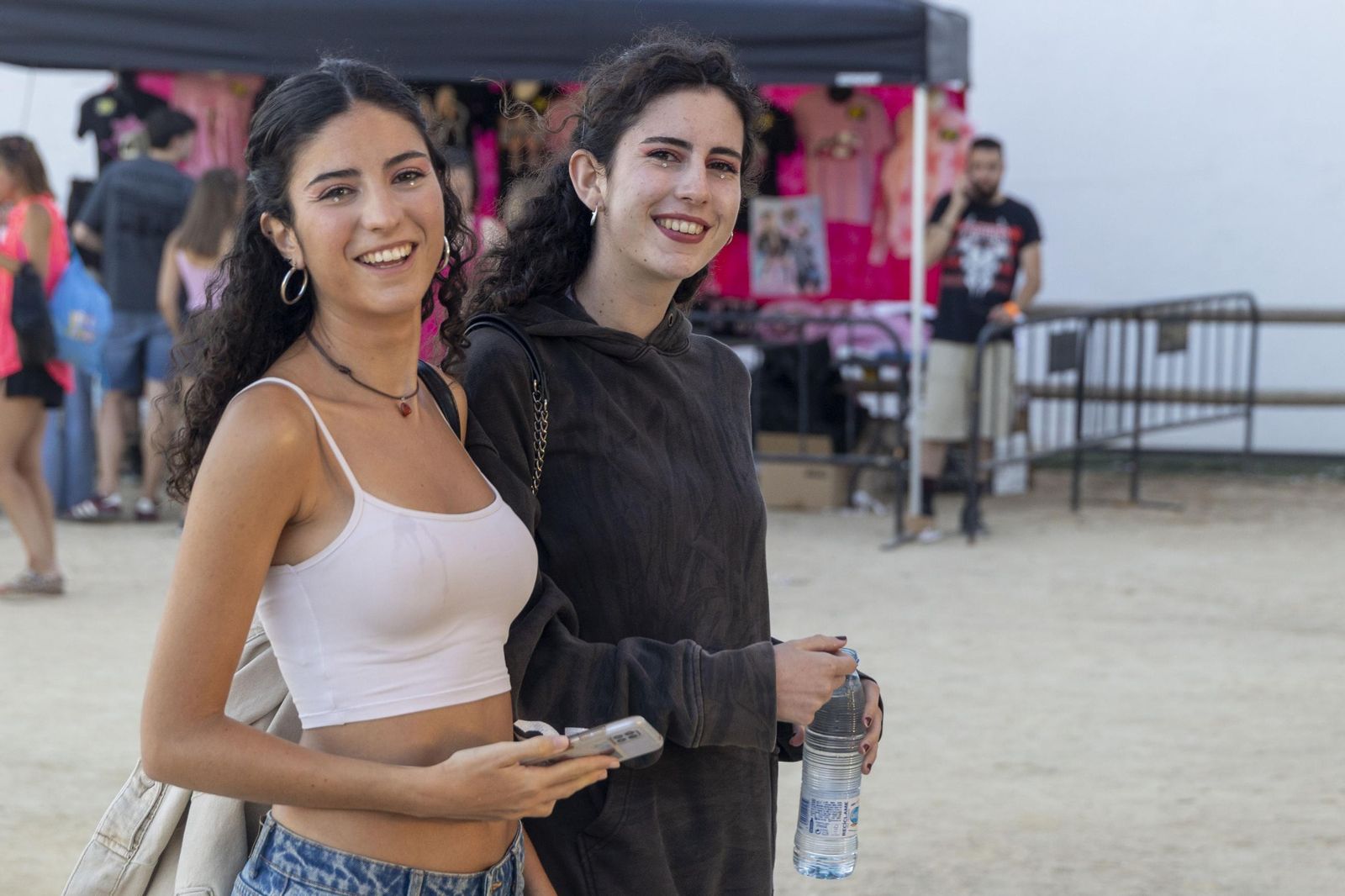 Búscate en las imágenes del concierto de Emilia en Concert Music Festival