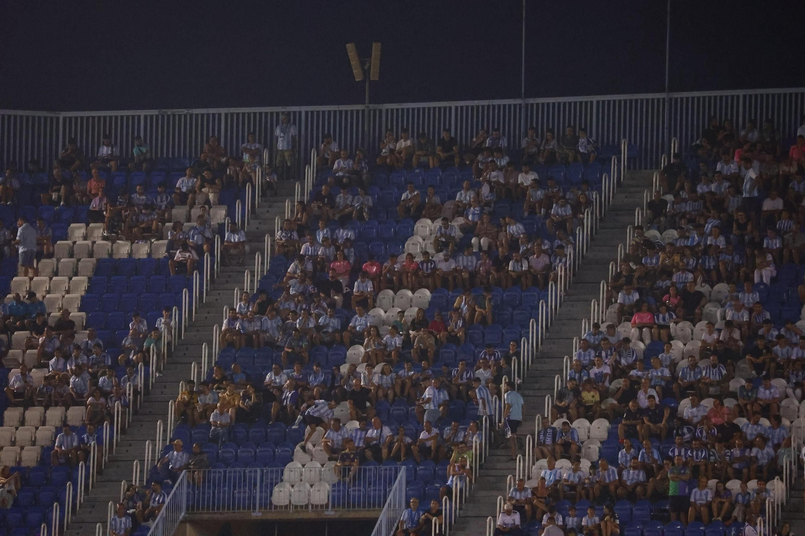 Búscate en las gradas de La Rosaleda en el Málaga CF-Real Sociedad B