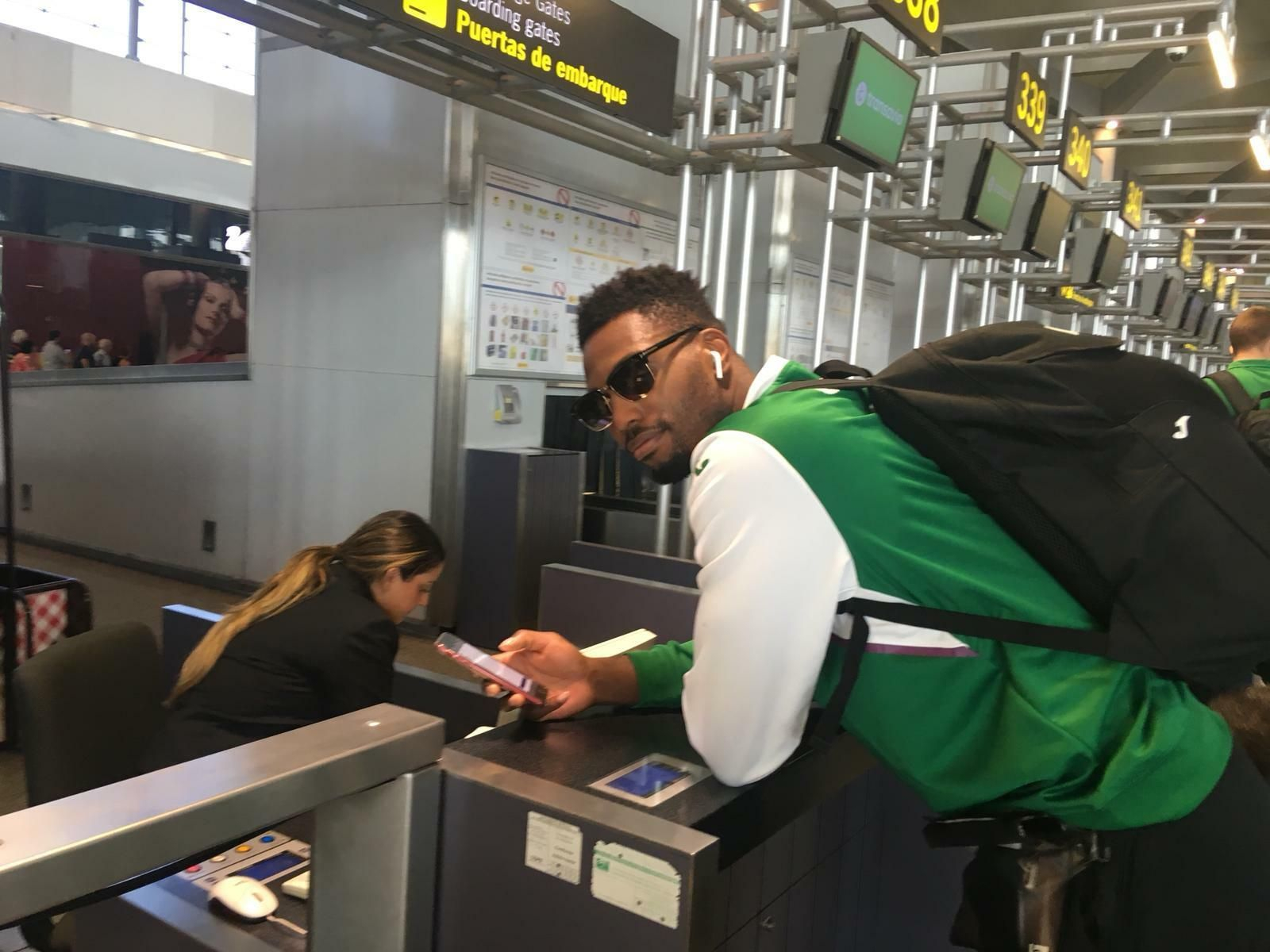 Melvin Ejim, a su salida.