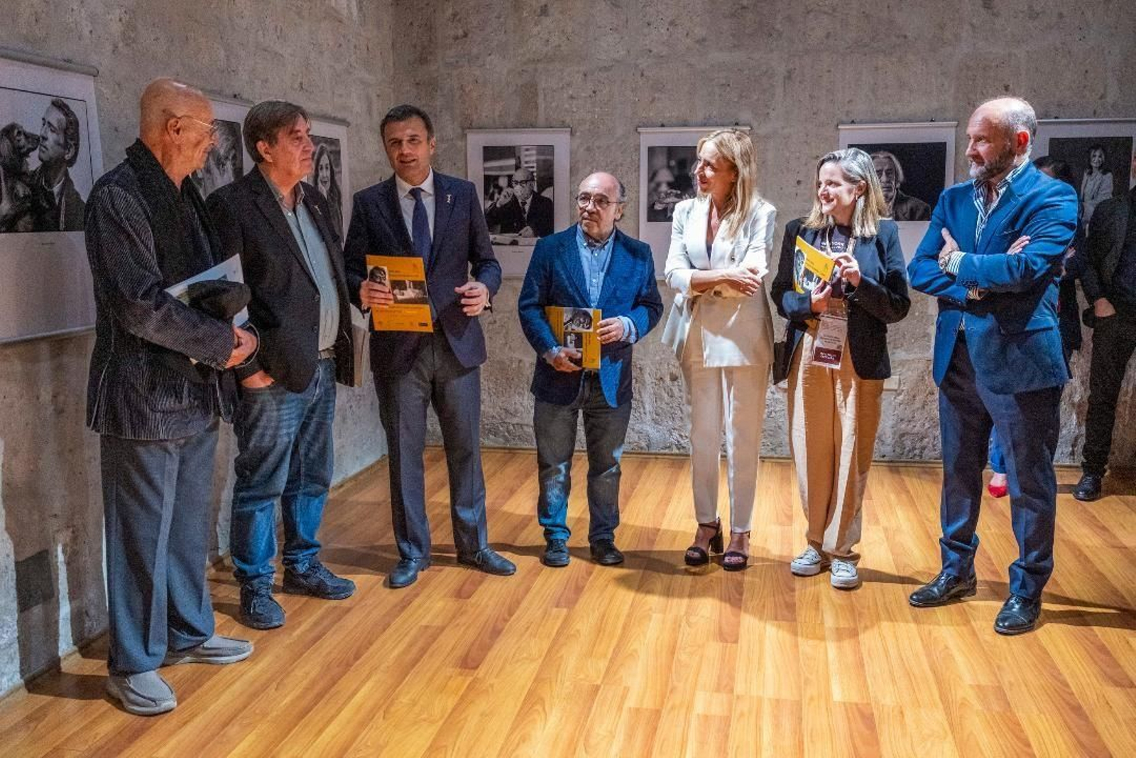 Pablo Juliá, Luis García Montero, el alcalde de Cádiz  Bruno García, Kiki Hernández, Almudena Martínez, Maite González García -Negrotto y Juan José Ortiz.