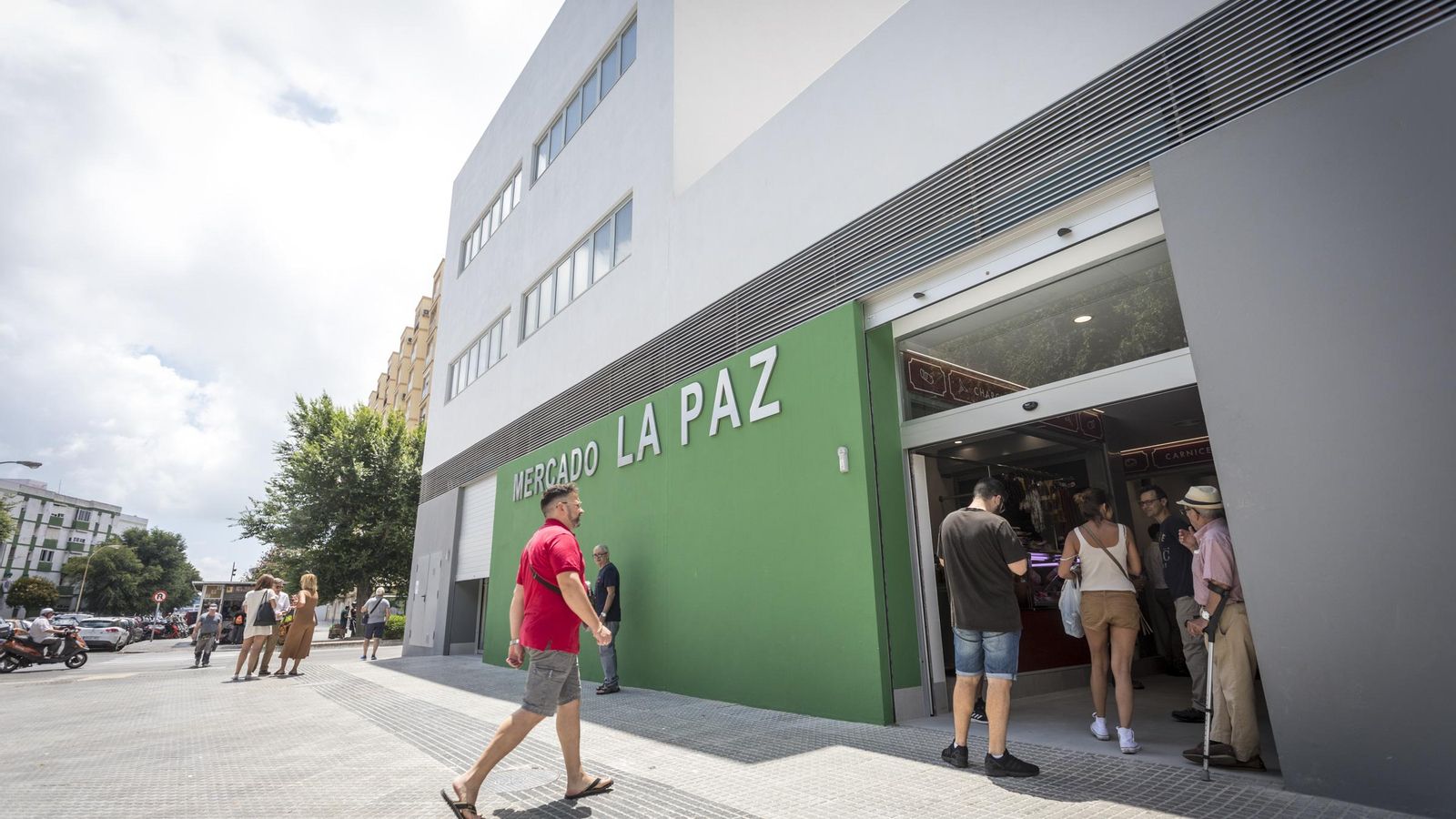 Entrada principal del mercado por la calle Barbate.