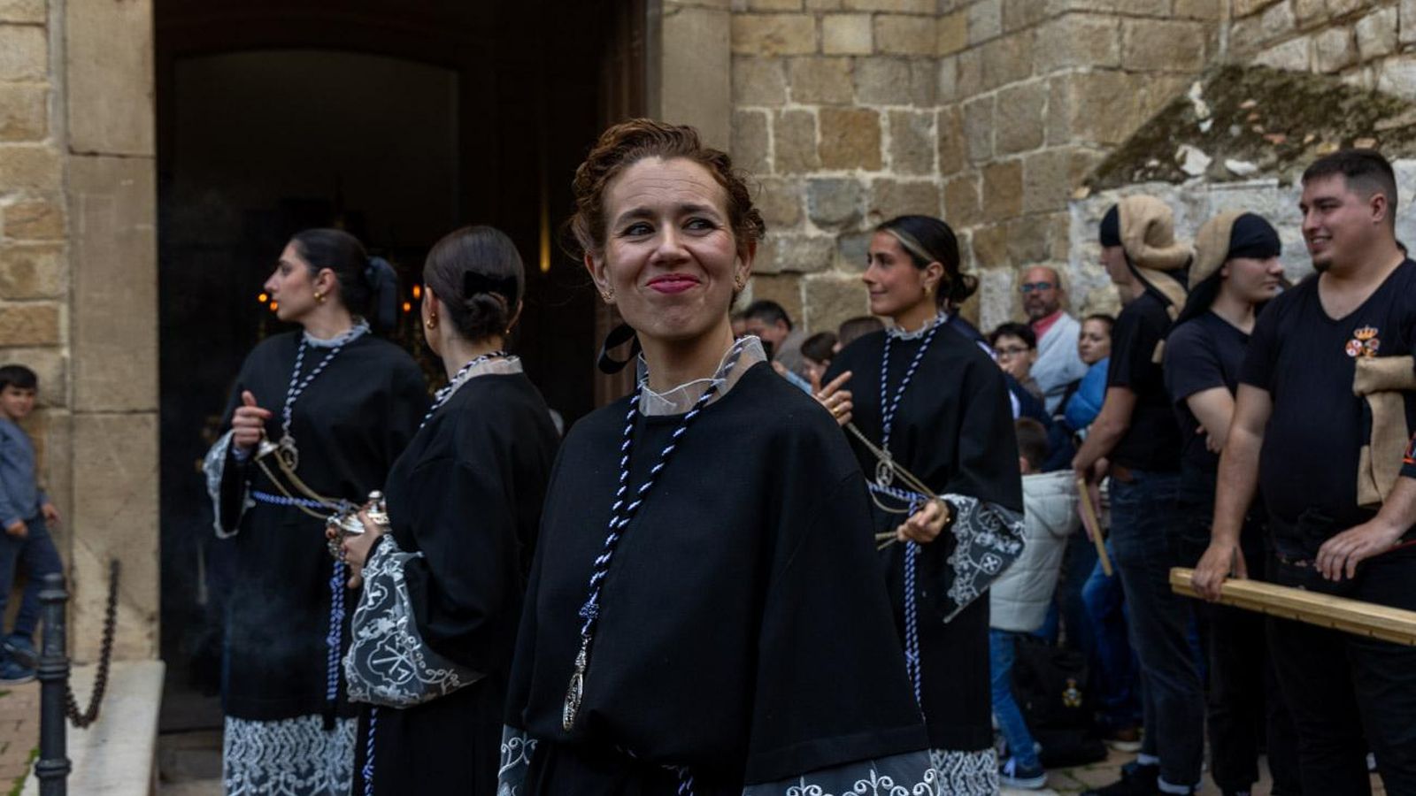 Luto y duelo en la noche del Viernes Santo, en imágenes