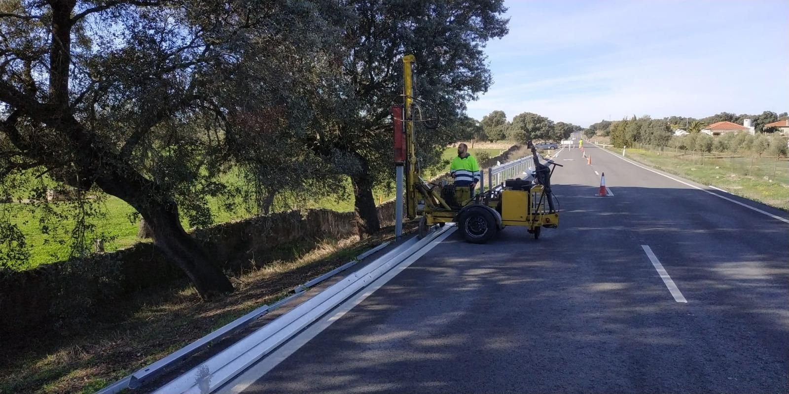 Trabajos de mejora en la carretera que une Cardeña con Pozoblanco. Trabajos de mejora en la carretera que une Cardeña con Pozoblanco.