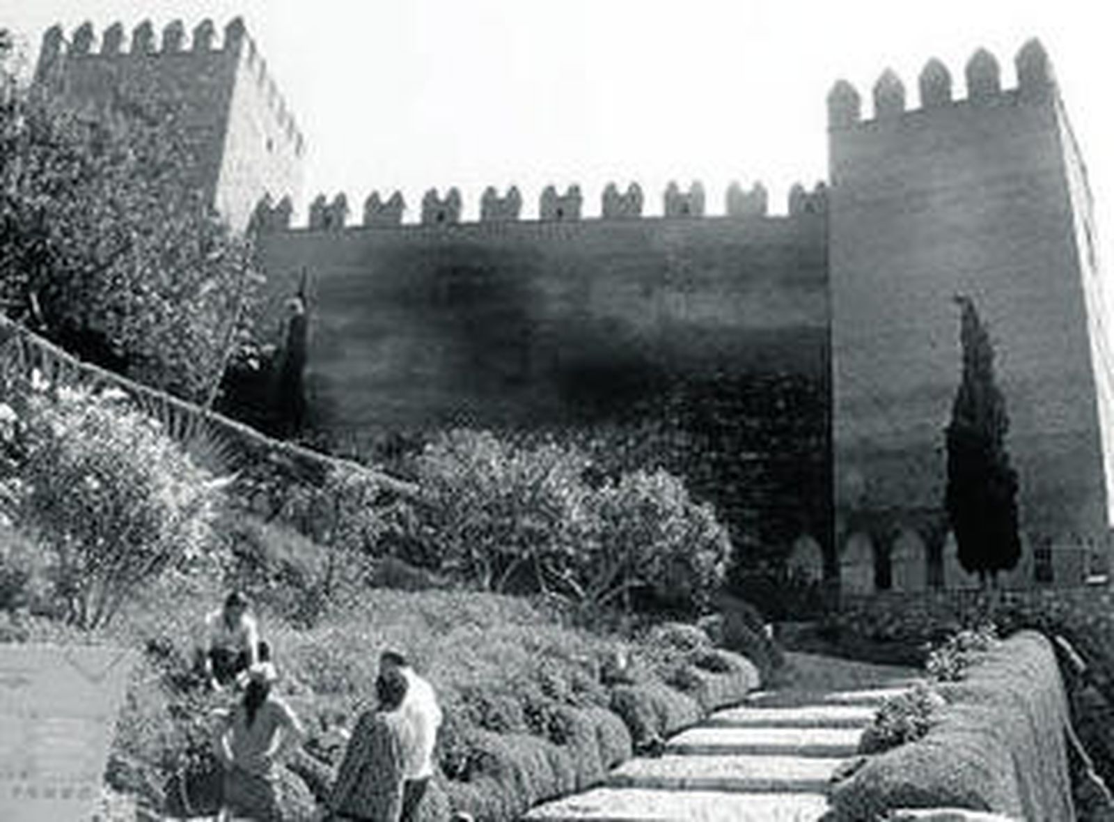 Imagen que presenta en la actualidad la entrada a la Alcazaba.