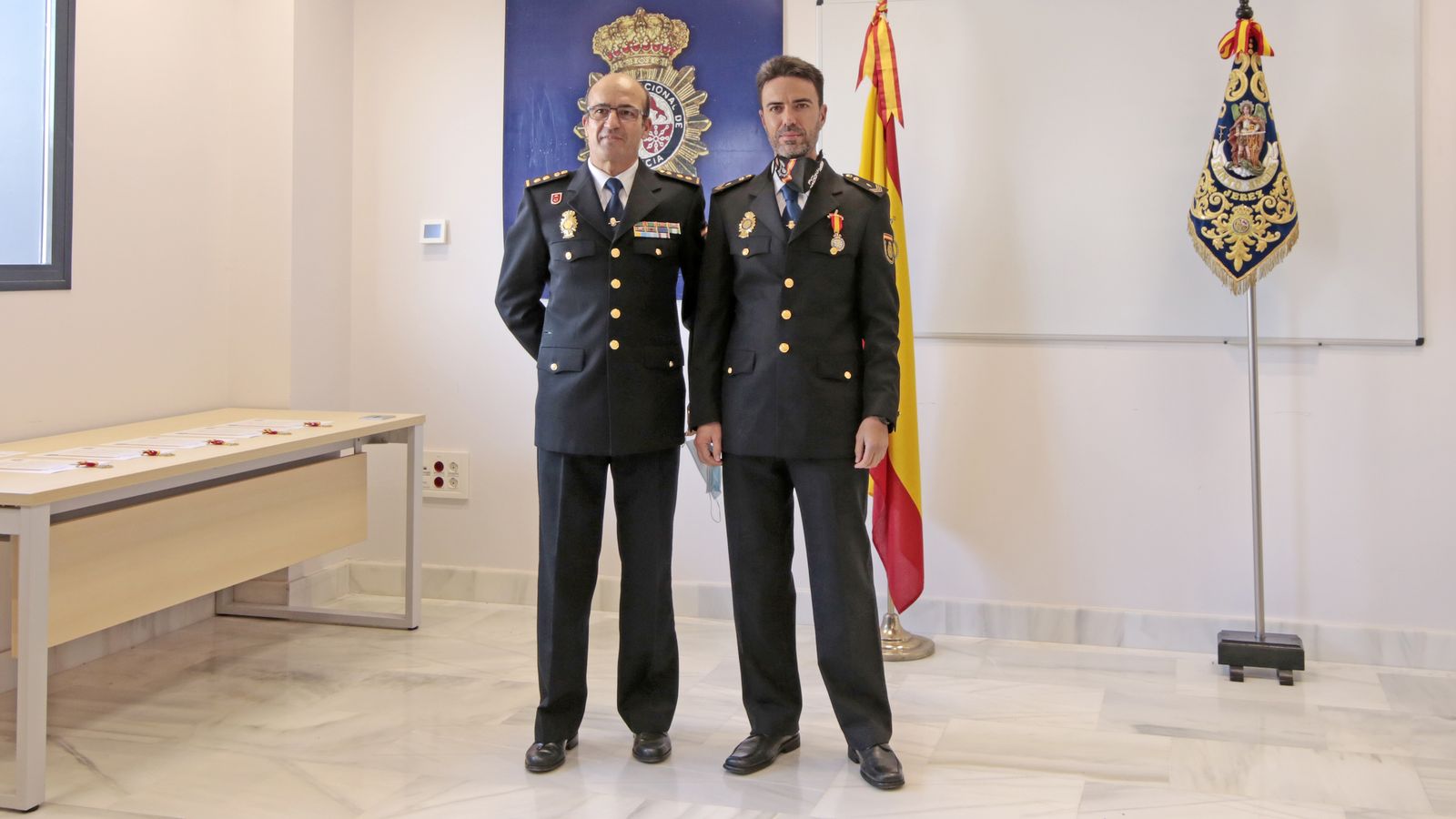 Medallas de Santo Angel en la comisaria de Jerez