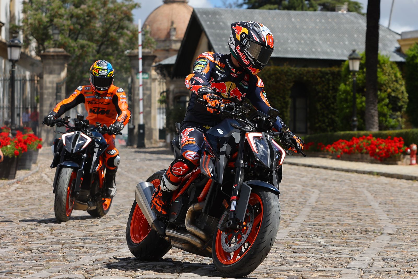 Pedro Acosta y Remy Gardner 'ruedan' en González Byass