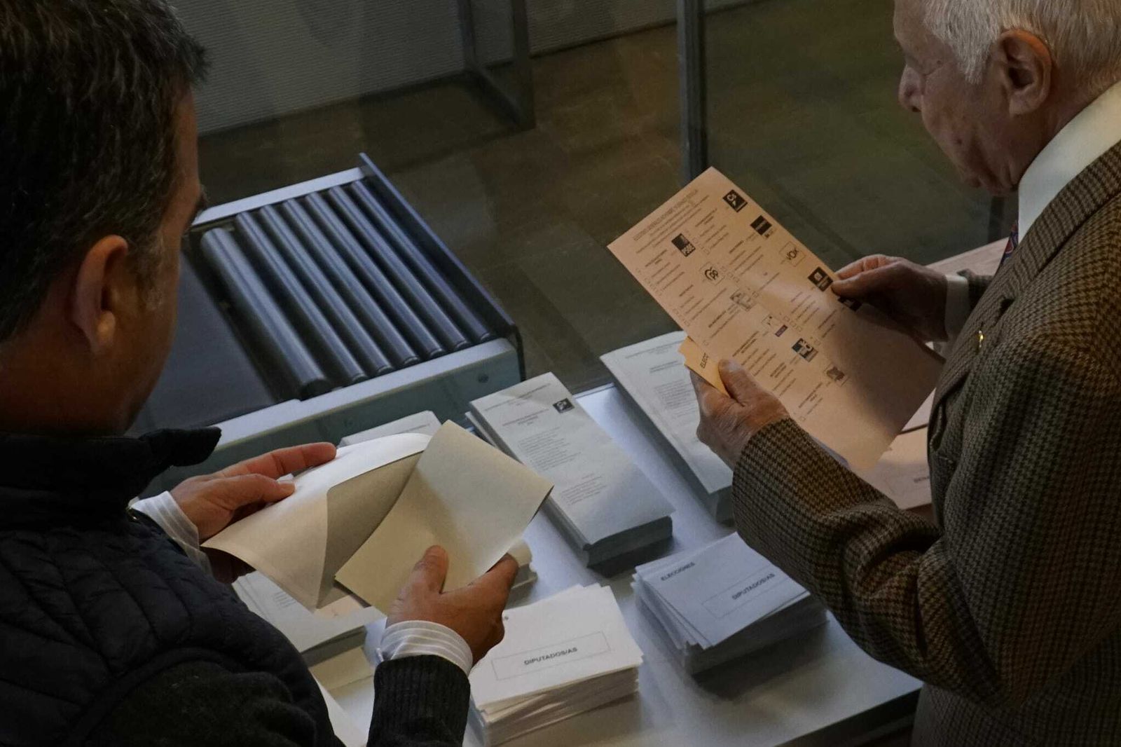 Las imágenes de la jornada electoral en Sevilla