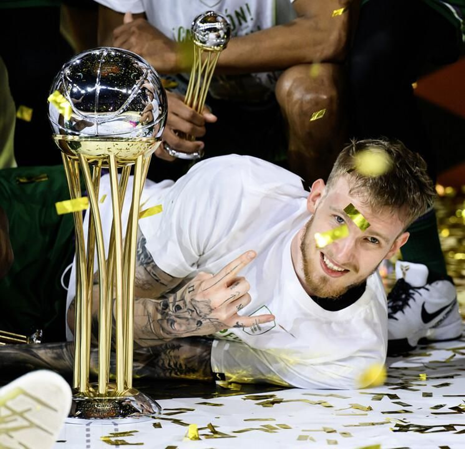 El Unicaja, campeón de Copa: Todas las imágenes del partido, la fiesta y la llegada a Málaga