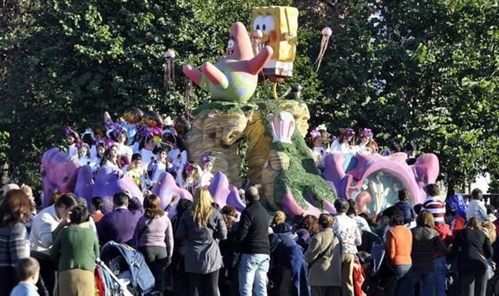 Las carrozas de la Cabalgata de Reyes Magos recorren las calles de la ciudad.

Foto: Manuel Gomez, Juan Carlos Vazquez